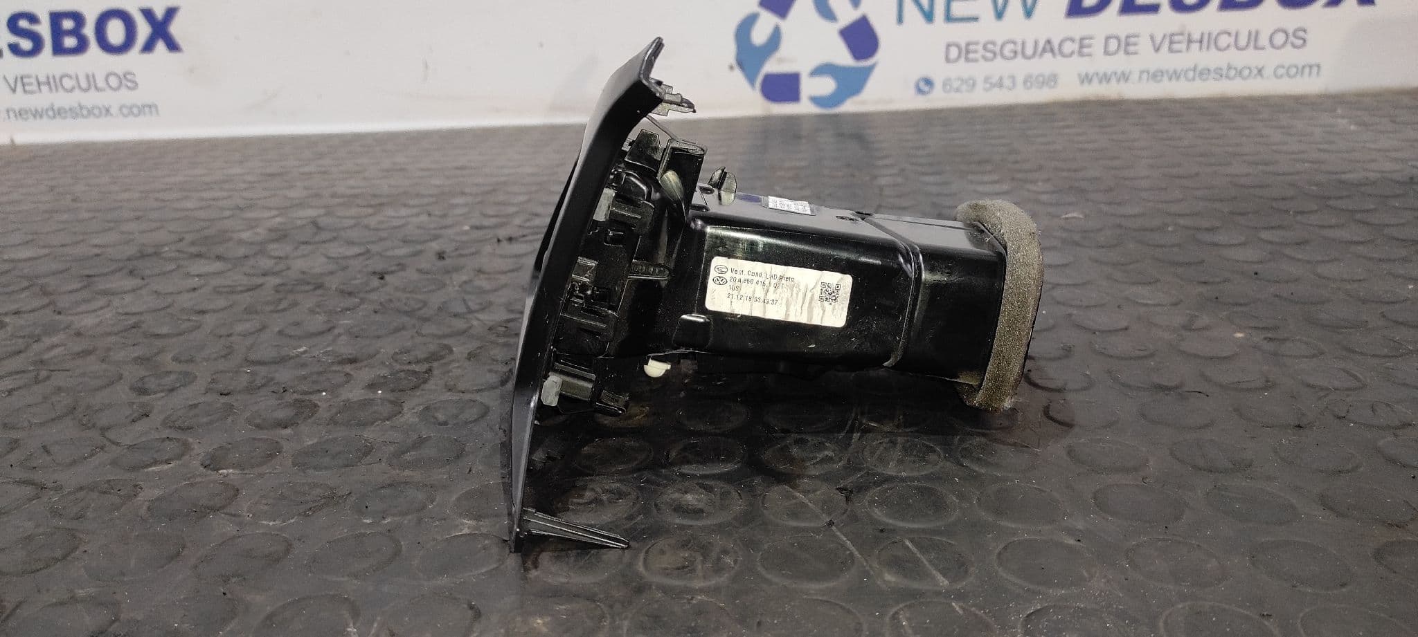 Recambio de REJILLA AIREADORA para VOLKSWAGEN T-ROC referencia OEM IAM 2GA819703 2