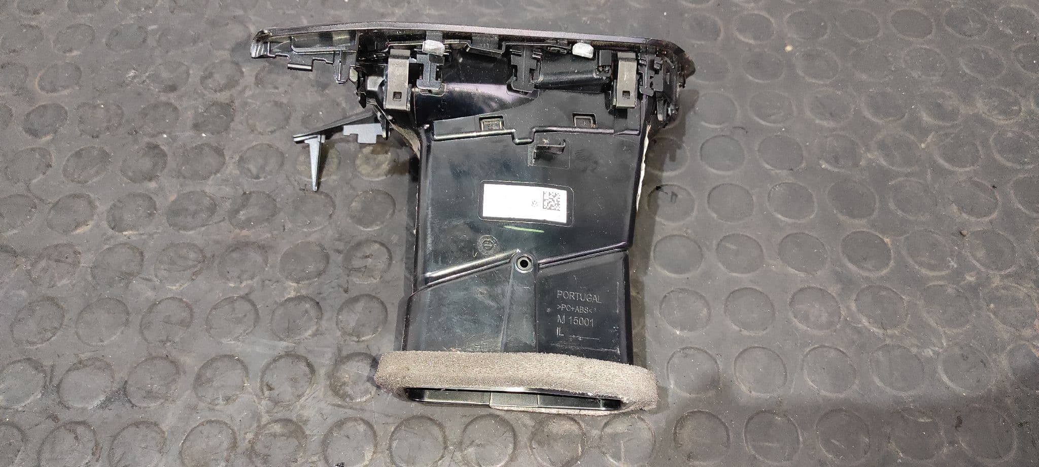 Recambio de REJILLA AIREADORA para VOLKSWAGEN T-ROC referencia OEM IAM 2GA819703 4