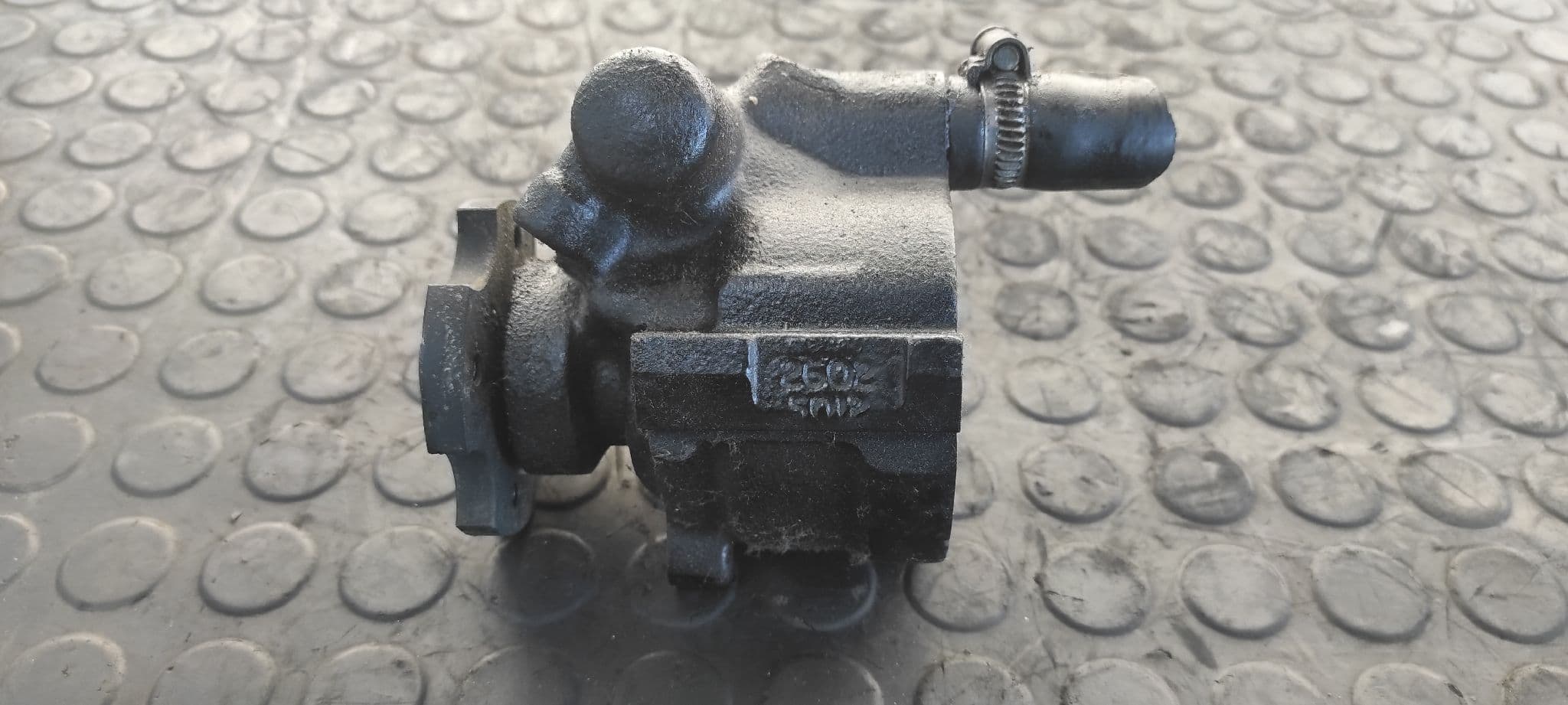 Recambio de BOMBA DIRECCION para PEUGEOT 406 COUPE (S1/S2) 3.0 V6 24V CAT XFZ        referencia OEM IAM 26025012   - AMARILLO 2