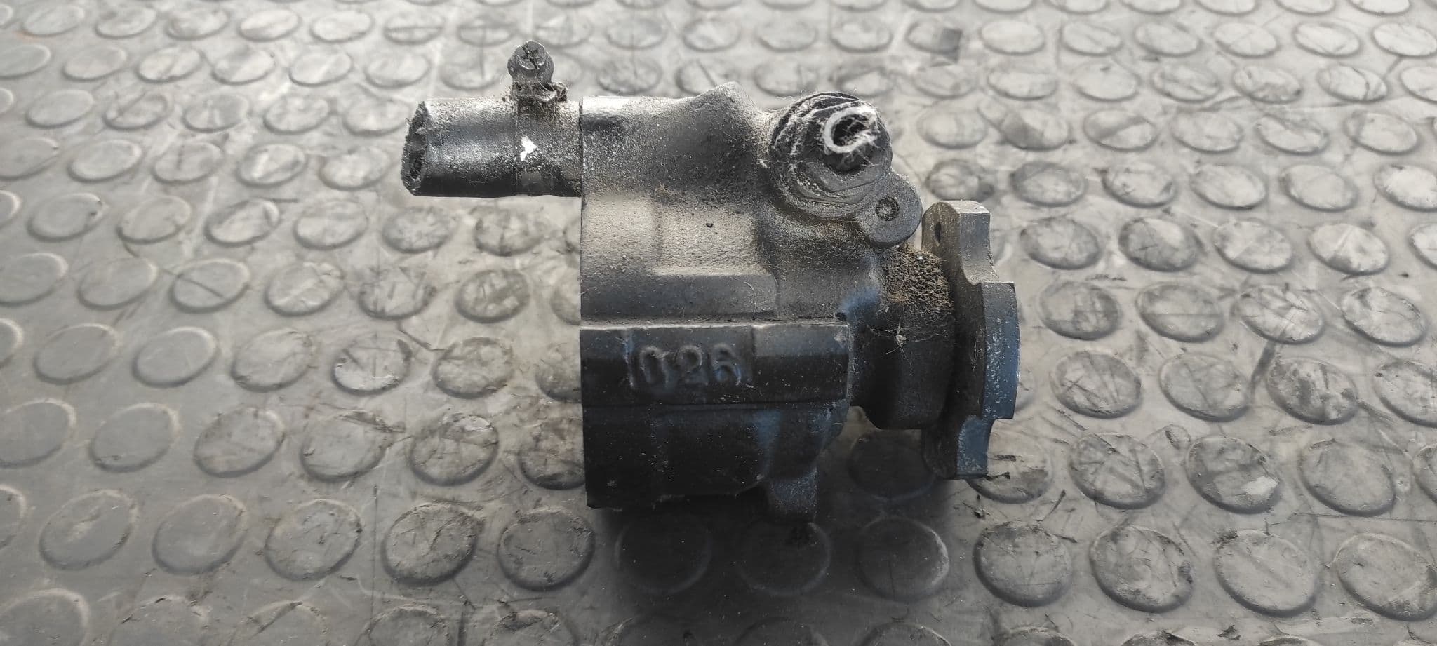 Recambio de BOMBA DIRECCION para PEUGEOT 406 COUPE (S1/S2) 3.0 V6 24V CAT XFZ        referencia OEM IAM 26025012   - AMARILLO 4