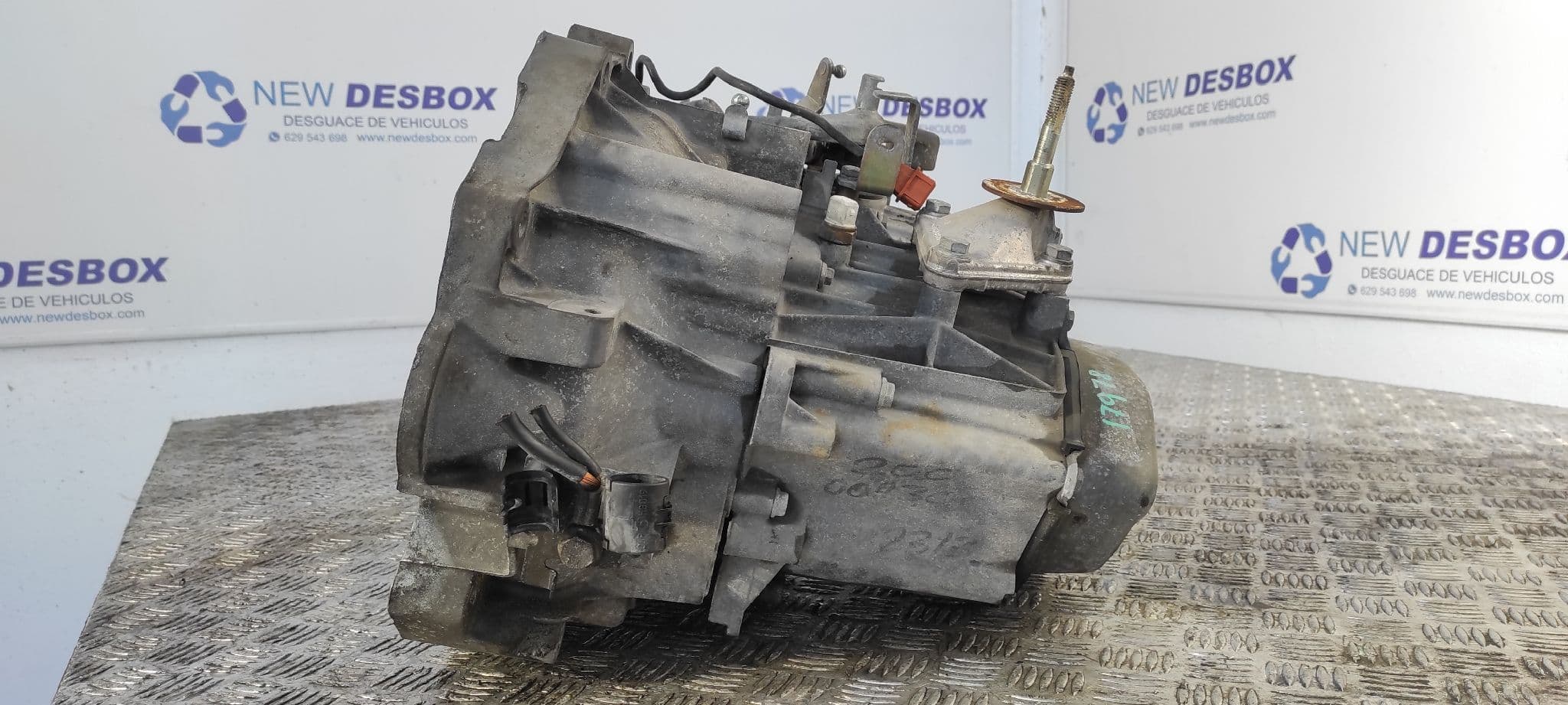 Recambio de CAJA CAMBIOS para PEUGEOT 406 COUPE (S1/S2) 3.0 V6 24V CAT XFZ        referencia OEM IAM 20LE40   - AMARILLO 2