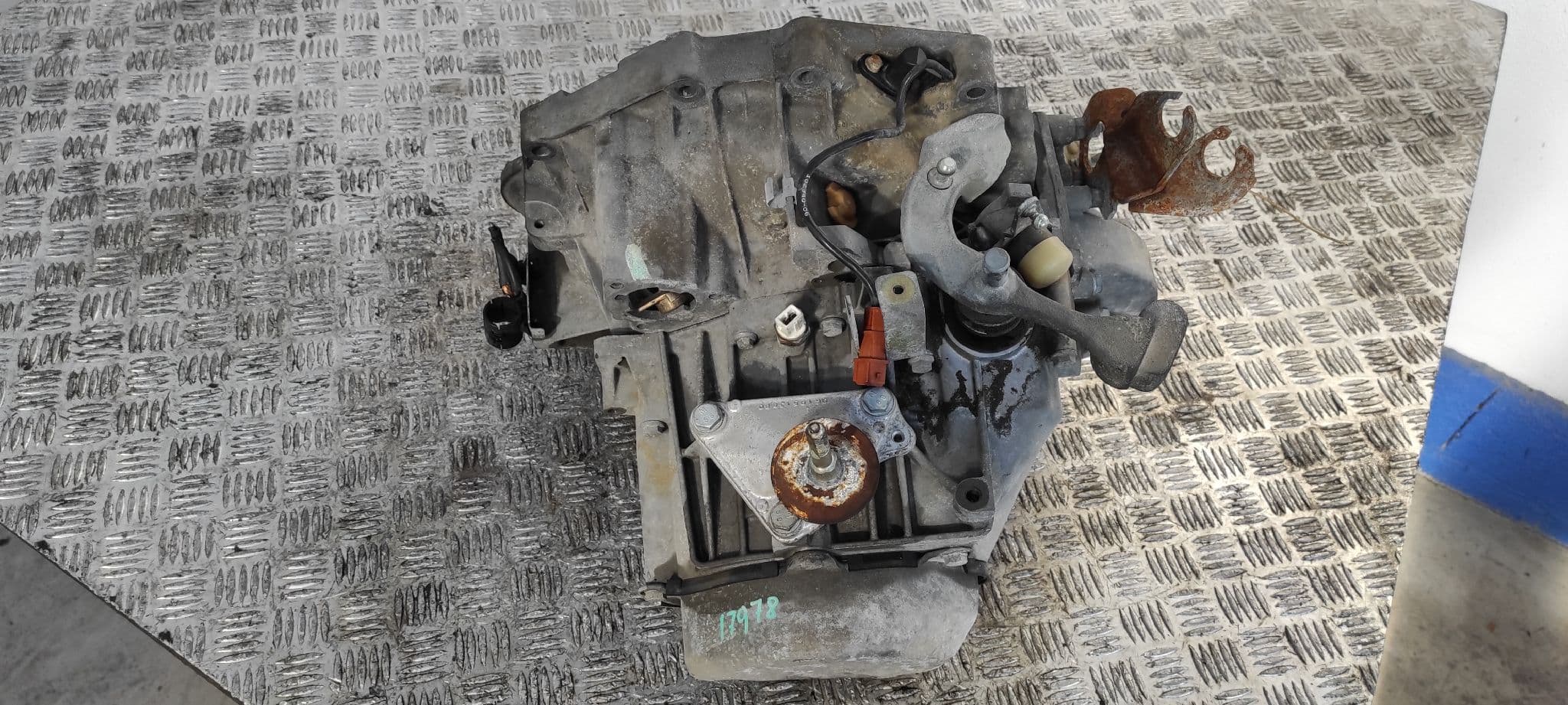 Recambio de CAJA CAMBIOS para PEUGEOT 406 COUPE (S1/S2) 3.0 V6 24V CAT XFZ        referencia OEM IAM 20LE40   - AMARILLO 3