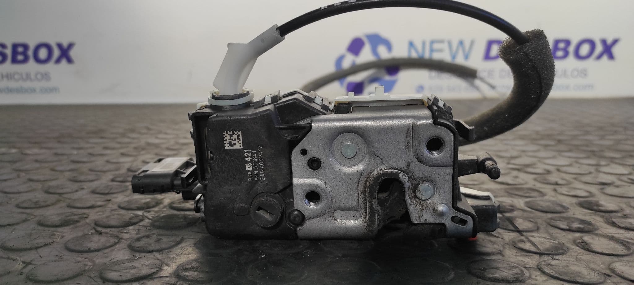Recambio de CERRADURA PUERTA TRASERA IZQUIERDA para PEUGEOT PARTNER KOMBI 9HP referencia OEM IAM 828421   - GRIS 3