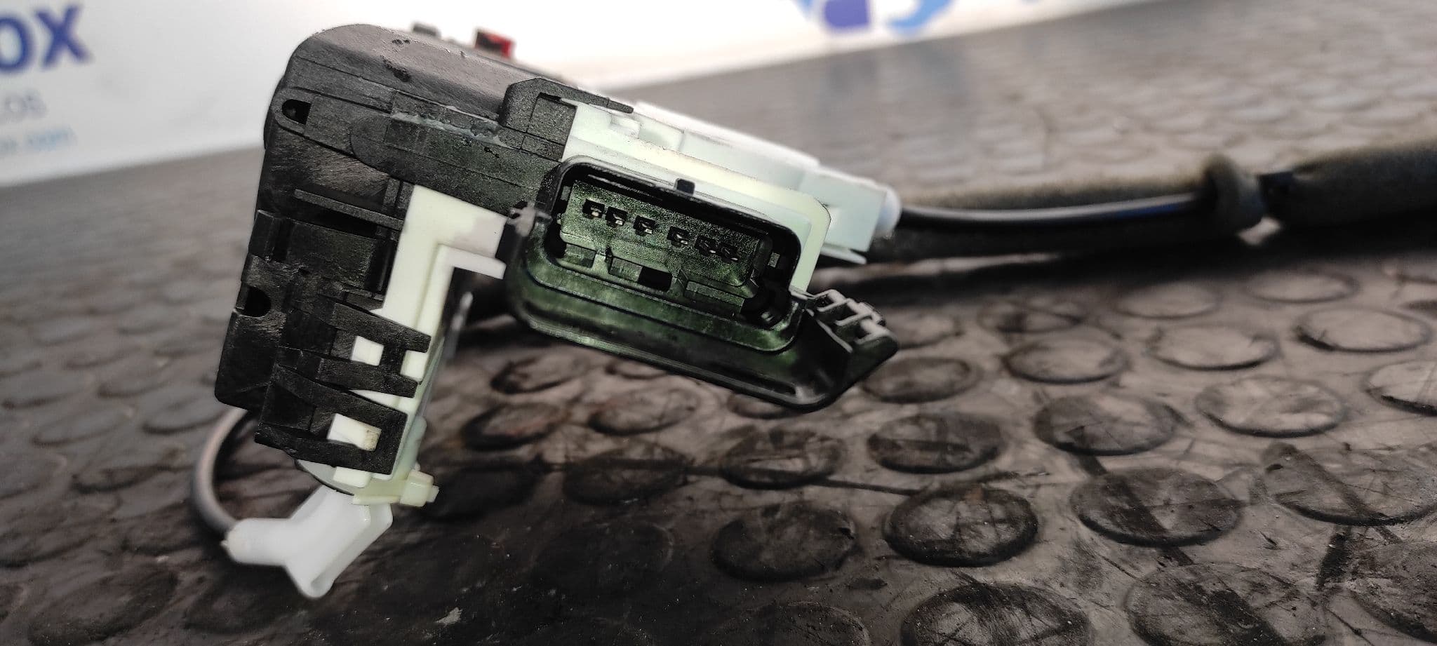 Recambio de CERRADURA PUERTA TRASERA IZQUIERDA para PEUGEOT PARTNER KOMBI 9HP referencia OEM IAM 828421   - GRIS 4