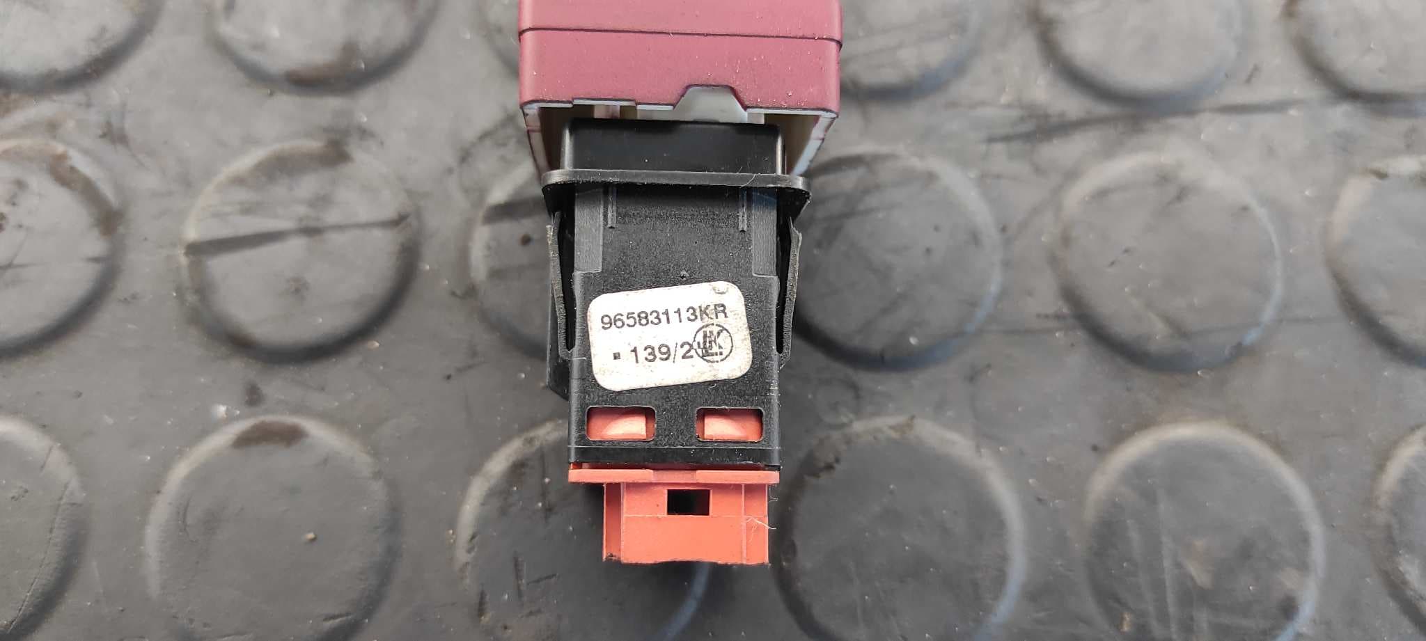Recambio de WARNING para PEUGEOT PARTNER KOMBI Outdoor 9HP referencia OEM IAM 96583113KR   - GRIS 3