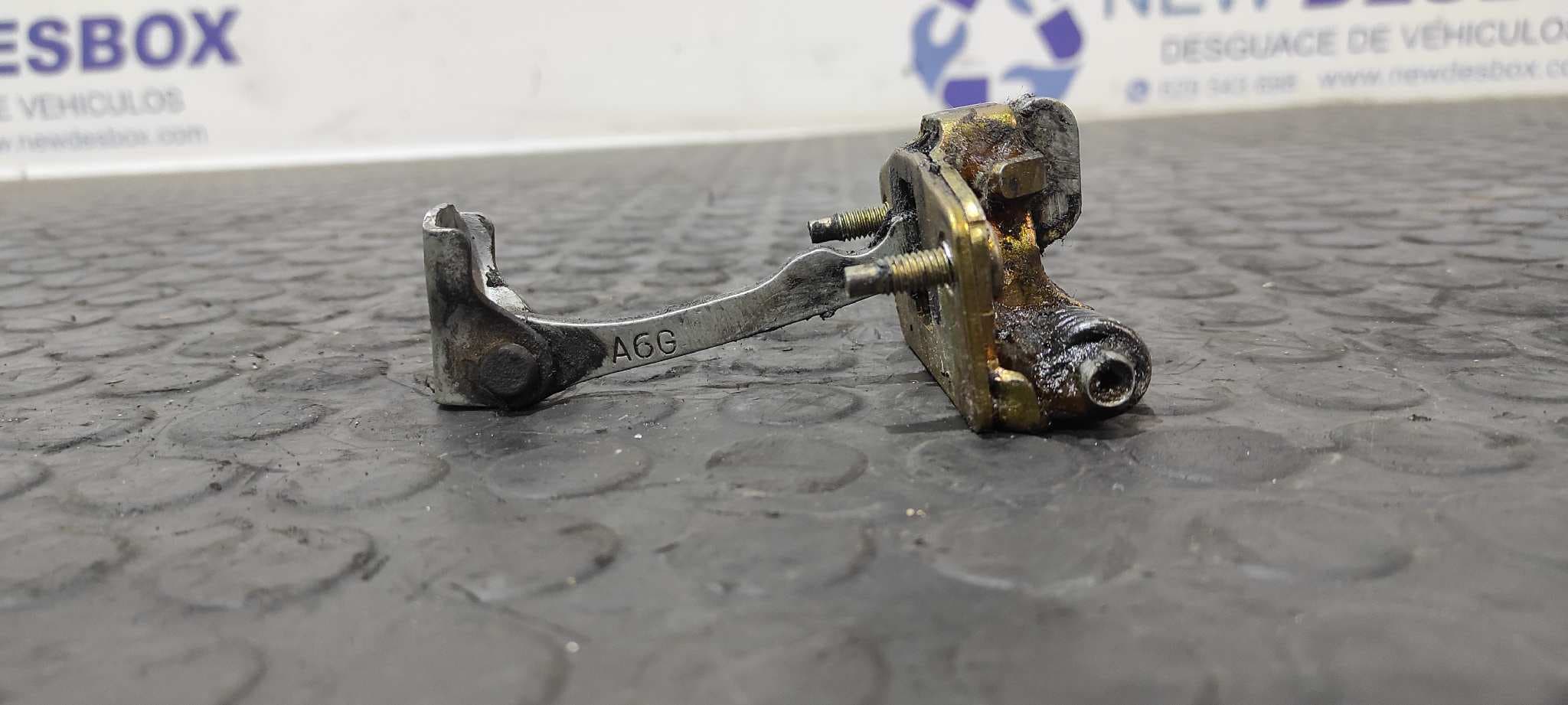 Recambio de RETENEDOR PUERTA DERECHA para CITROEN C2 1.4 KFVTU3JP referencia OEM IAM A6D   - GRIS 4