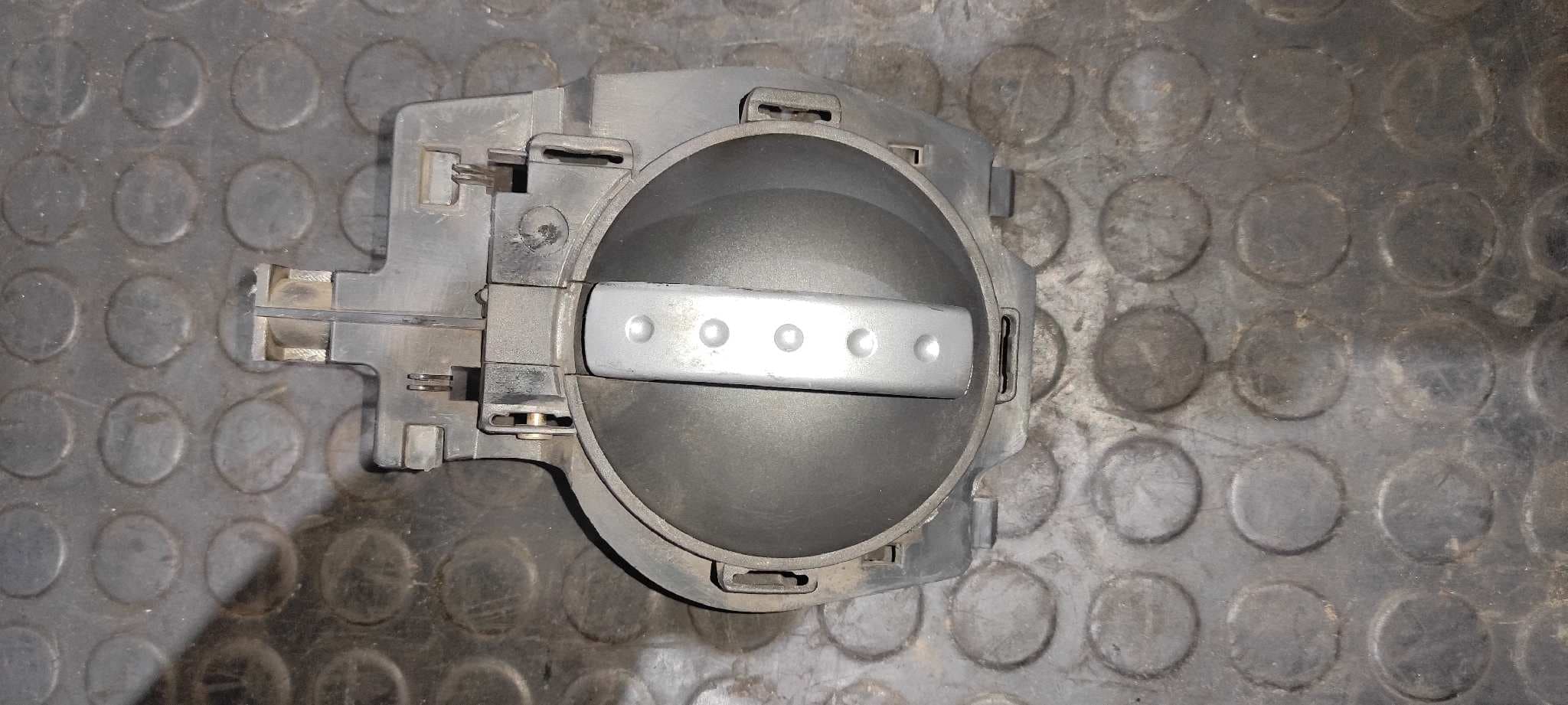 Recambio de MANETA INTERIOR DELANTERA IZQUIERDA para CITROEN C2 1.4 KFVTU3JP referencia OEM IAM 9647164577   - GRIS