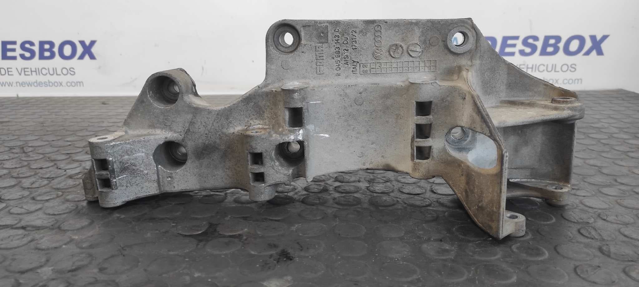 Recambio de SOPORTE ALTERNADOR para VOLKSWAGEN GOLF IV BERLINA (1J1) GTI AJM referencia OEM IAM 045903143C   - BLANCO