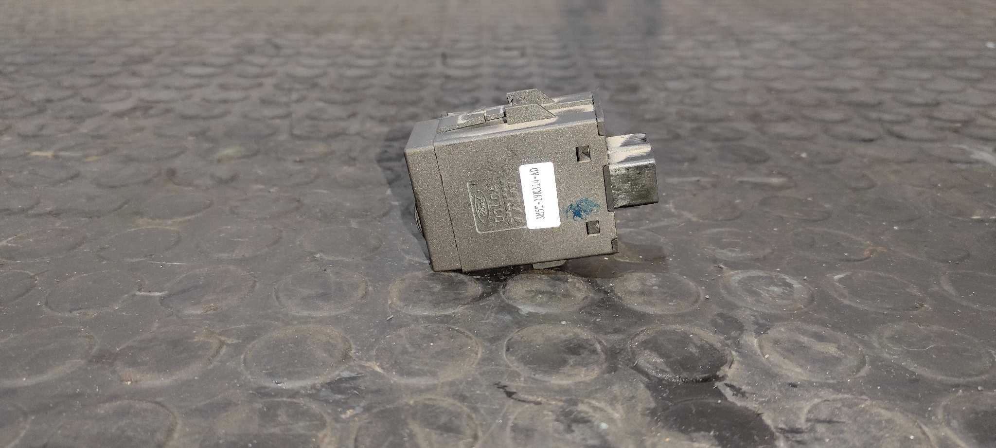 Recambio de INTERRUPTOR para FORD FOCUS BERLINA (CAP) Ambiente (D) G8DB referencia OEM IAM 3M5T19K314AD   - BLANCO 4