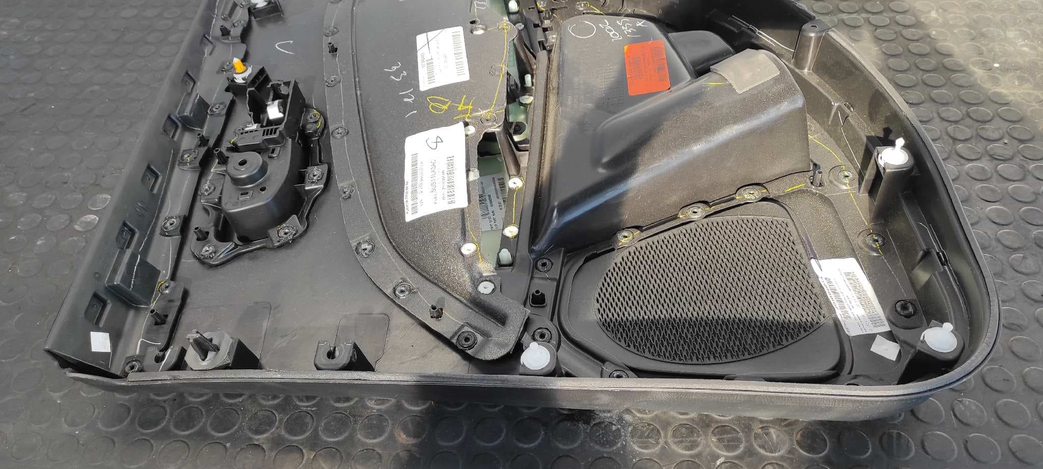 Recambio de JUEGO TAPIZADOS / CARTONERAS para JEEP COMPASS II 55260384 referencia OEM IAM 5US11LA3AC   - GRANATE 7