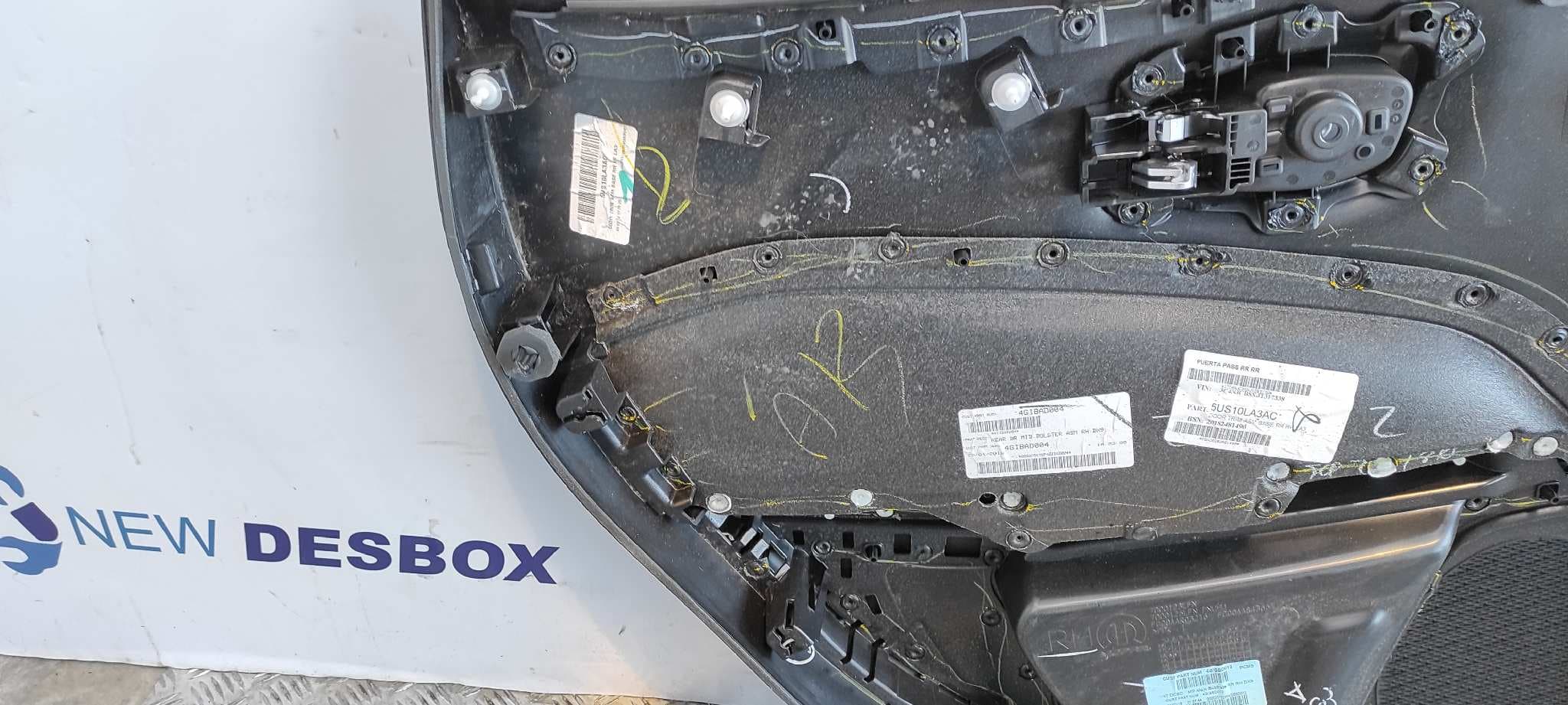 Recambio de JUEGO TAPIZADOS / CARTONERAS para JEEP COMPASS II 55260384 referencia OEM IAM 5US10LA3AC   - GRANATE 7