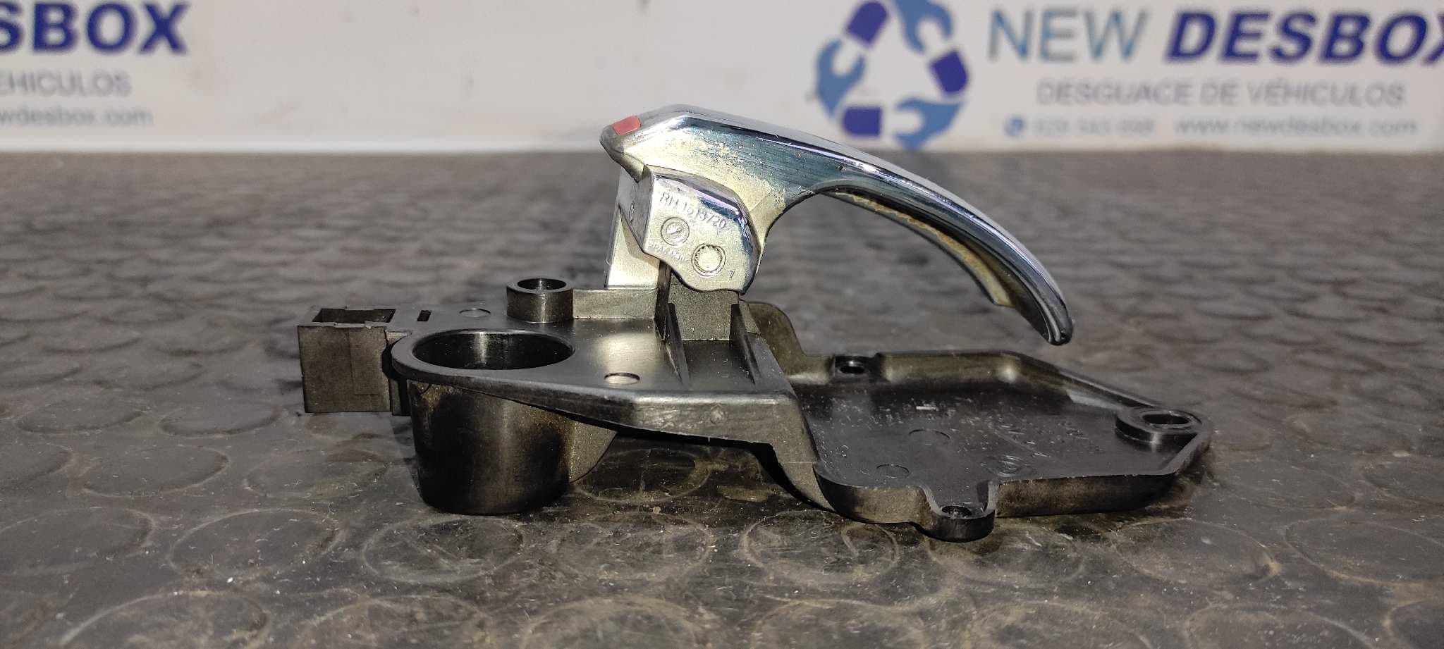 Recambio de MANETA INTERIOR DELANTERA DERECHA para FIAT NUOVA 500 (150) Blackjack 169A4000 referencia OEM IAM 607048DX   - BLANCO 3