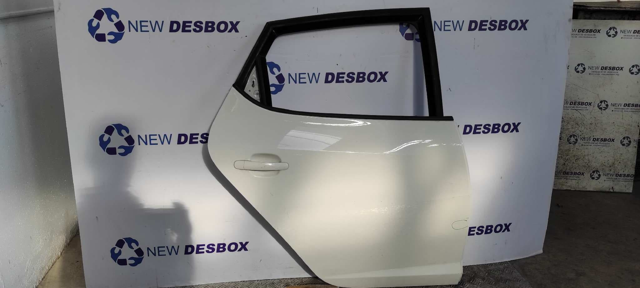 Recambio de PUERTA TRASERA DERECHA para SEAT IBIZA SC (6P5) FR Crono CUT referencia OEM IAM    - BLANCO