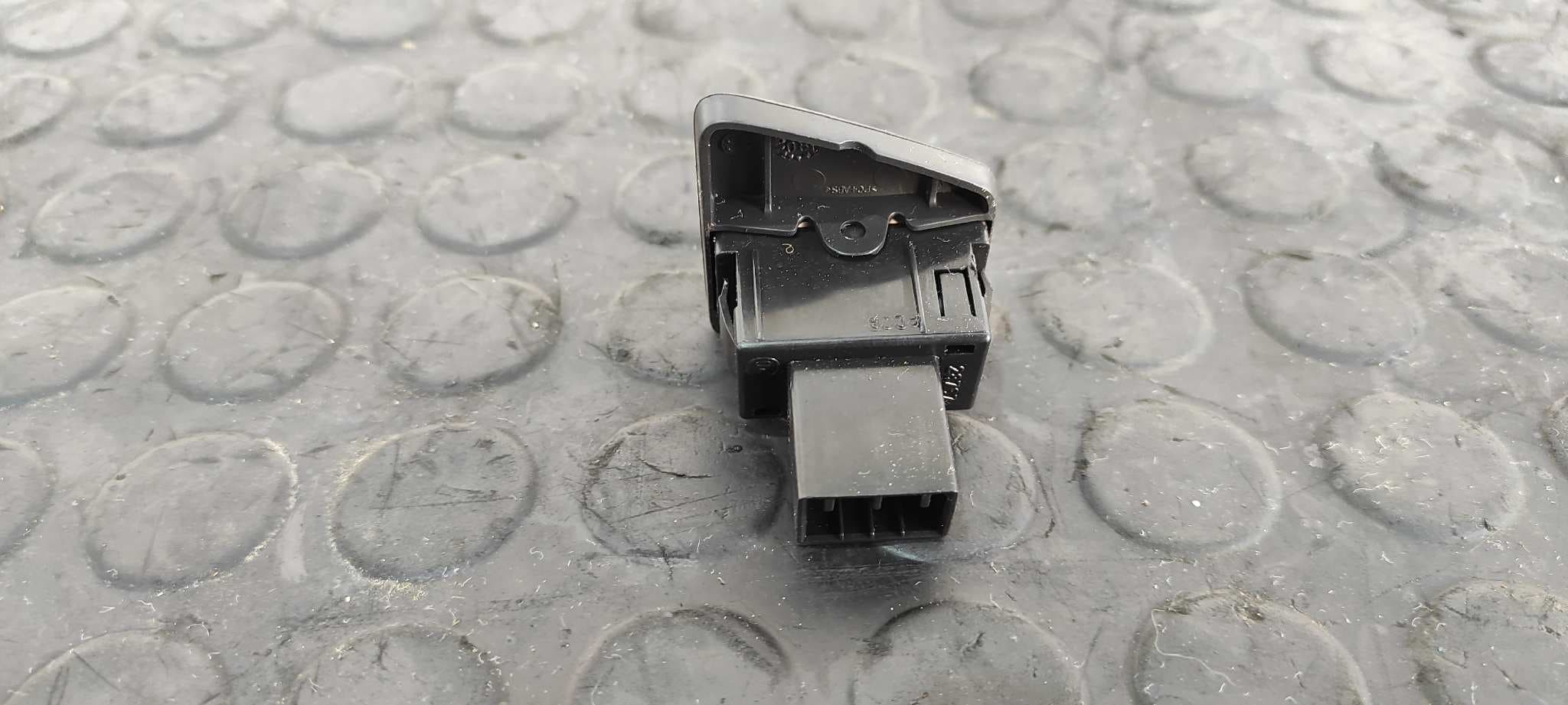 Recambio de MANDO ELEVALUNAS DELANTERO IZQUIERDO para FIAT NUOVA 500 (150) Blackjack 169A4000 referencia OEM IAM 28767   - BLANCO 4