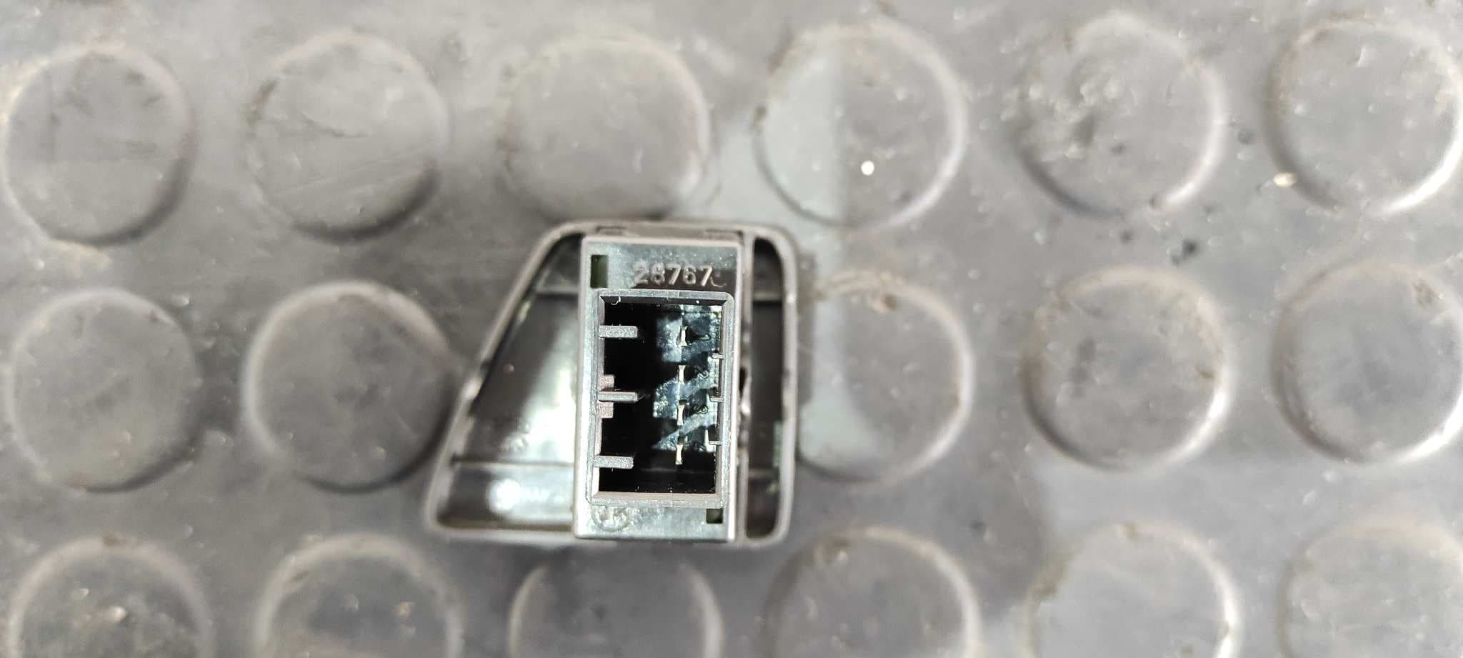 Recambio de MANDO ELEVALUNAS DELANTERO IZQUIERDO para FIAT NUOVA 500 (150) Blackjack 169A4000 referencia OEM IAM 28767   - BLANCO 2