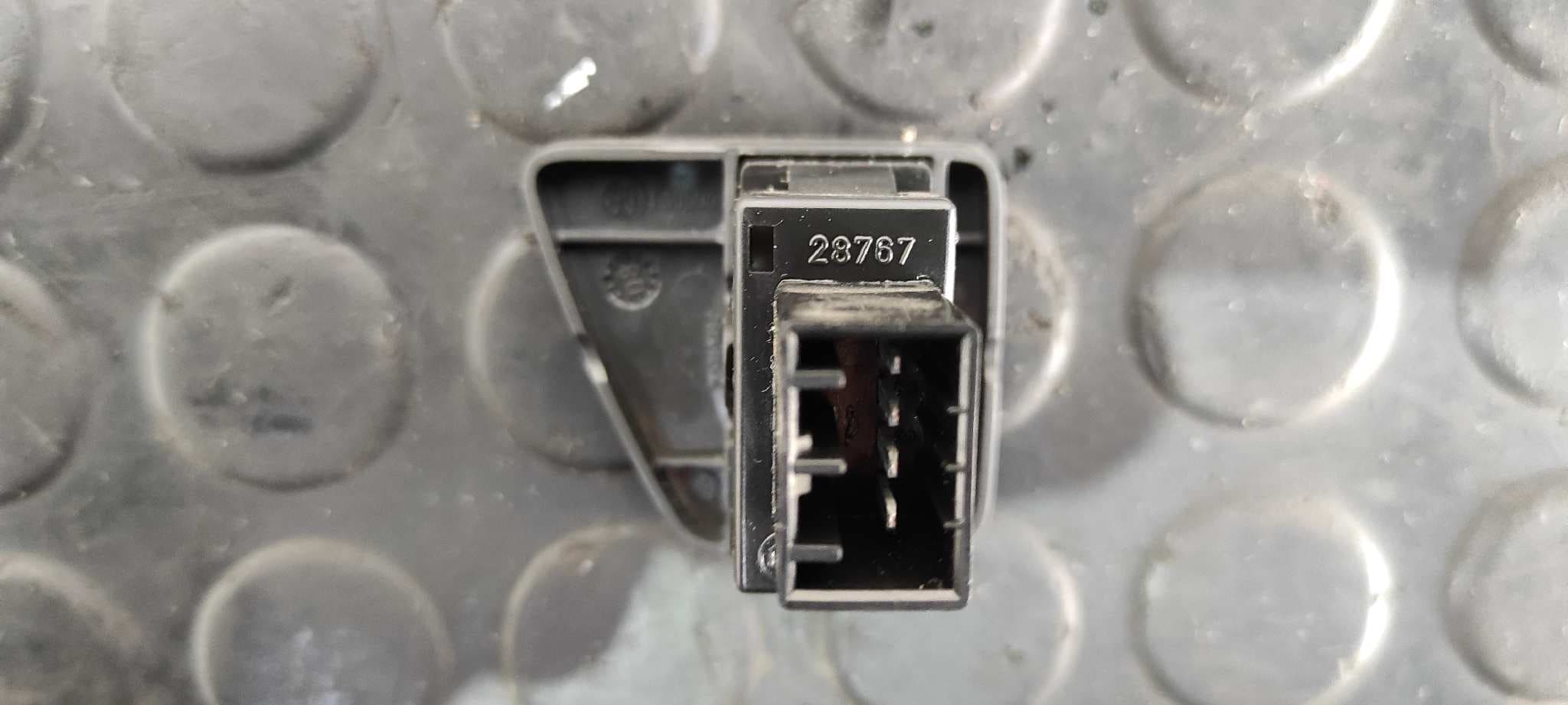 Recambio de MANDO ELEVALUNAS DELANTERO DERECHO para FIAT NUOVA 500 (150) Blackjack 169A4000 referencia OEM IAM 28767   - BLANCO 4