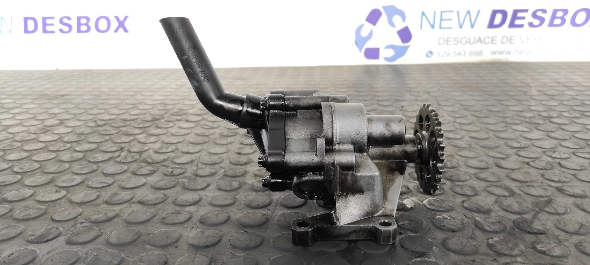 Recambio de BOMBA ACEITE para MERCEDES-BENZ VITO CAJA CERRADA 6.03 -> 109  CDI  Compacto  (639.601) 646983 referencia OEM IAM 6061810801   - BLANCO 3