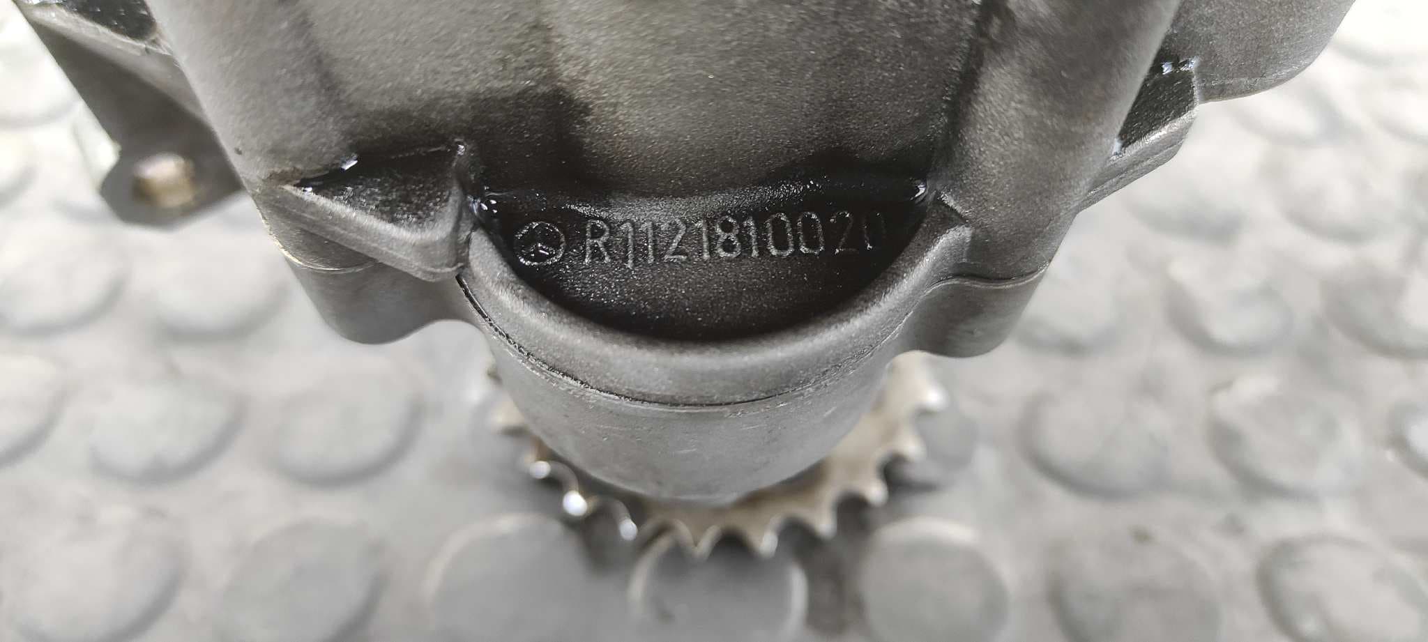 Recambio de BOMBA ACEITE para MERCEDES-BENZ VITO CAJA CERRADA 6.03 -> 109  CDI  Compacto  (639.601) 646983 referencia OEM IAM 6061810801   - BLANCO 6