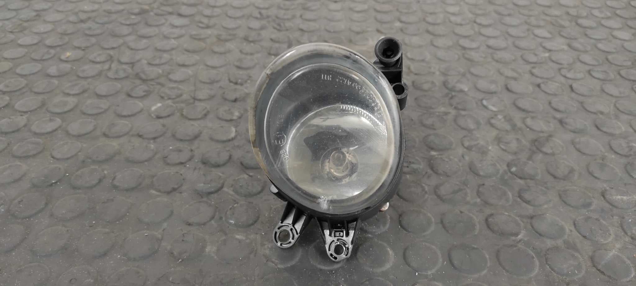 Recambio de FARO ANTINIEBLA DERECHO para AUDI A4 BERLINA (8E) 2.0 ALT referencia OEM IAM 8E0941700   - AZUL
