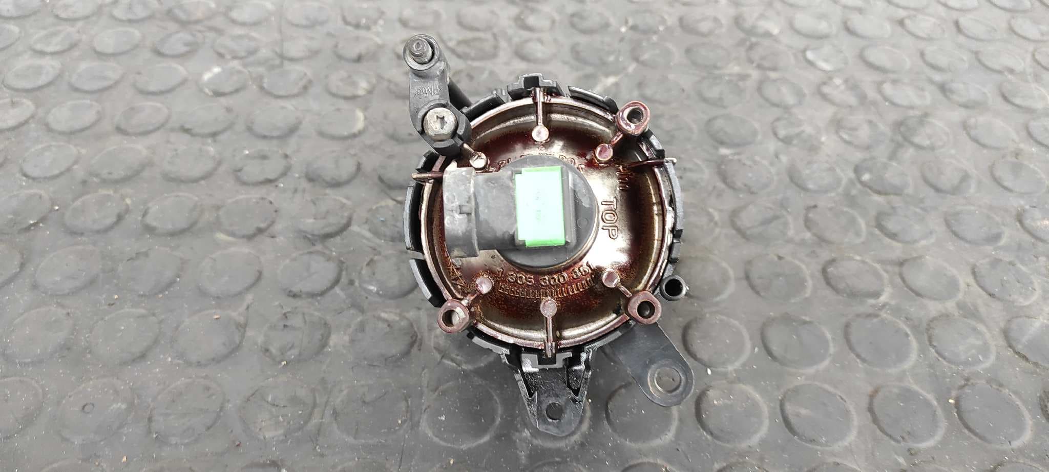 Recambio de FARO ANTINIEBLA DERECHO para AUDI A4 BERLINA (8E) 2.0 ALT referencia OEM IAM 8E0941700   - AZUL 3