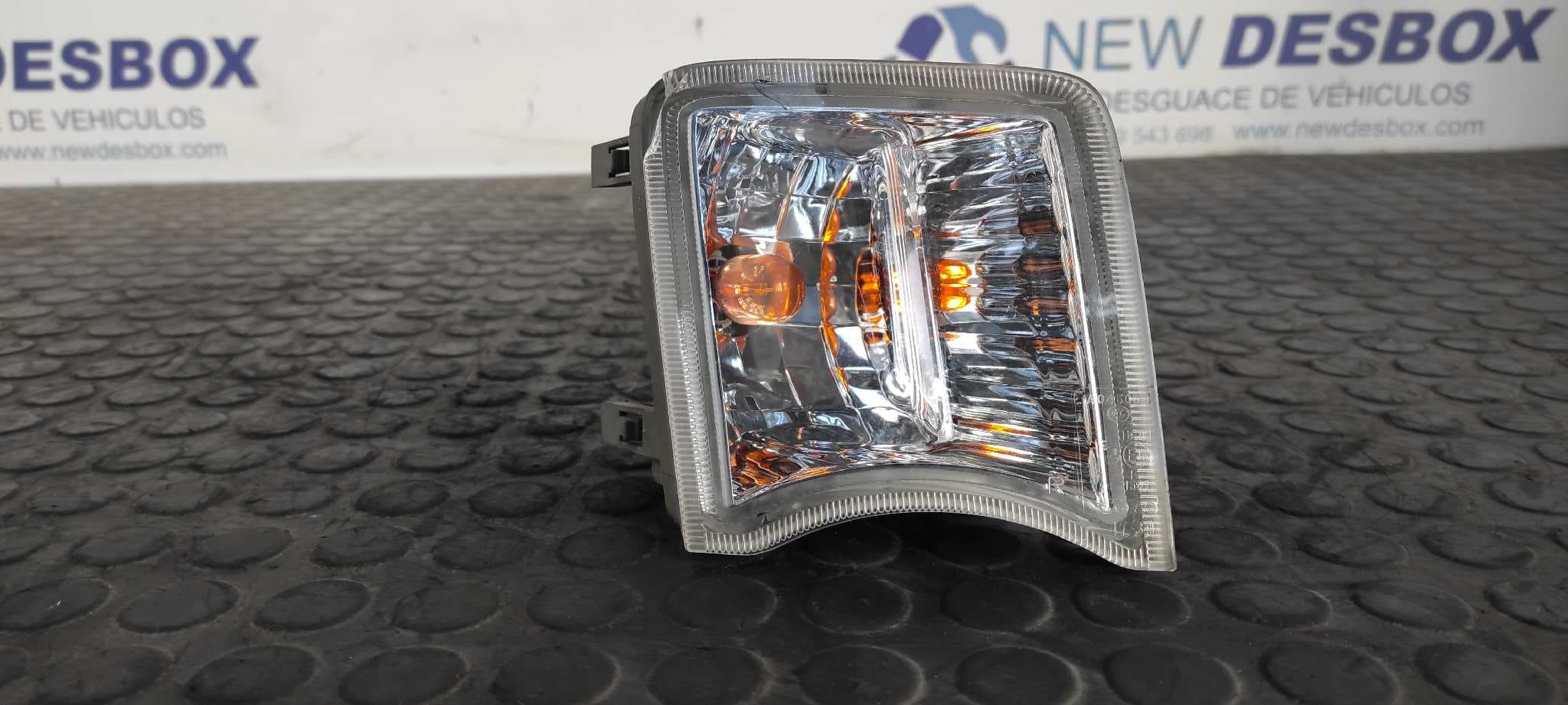 Recambio de PILOTO DELANTERO DERECHO para TOYOTA PRIUS (NHW30) Plug-in Hybrid Advance 2ZR referencia OEM IAM 815104010   - BLANCO