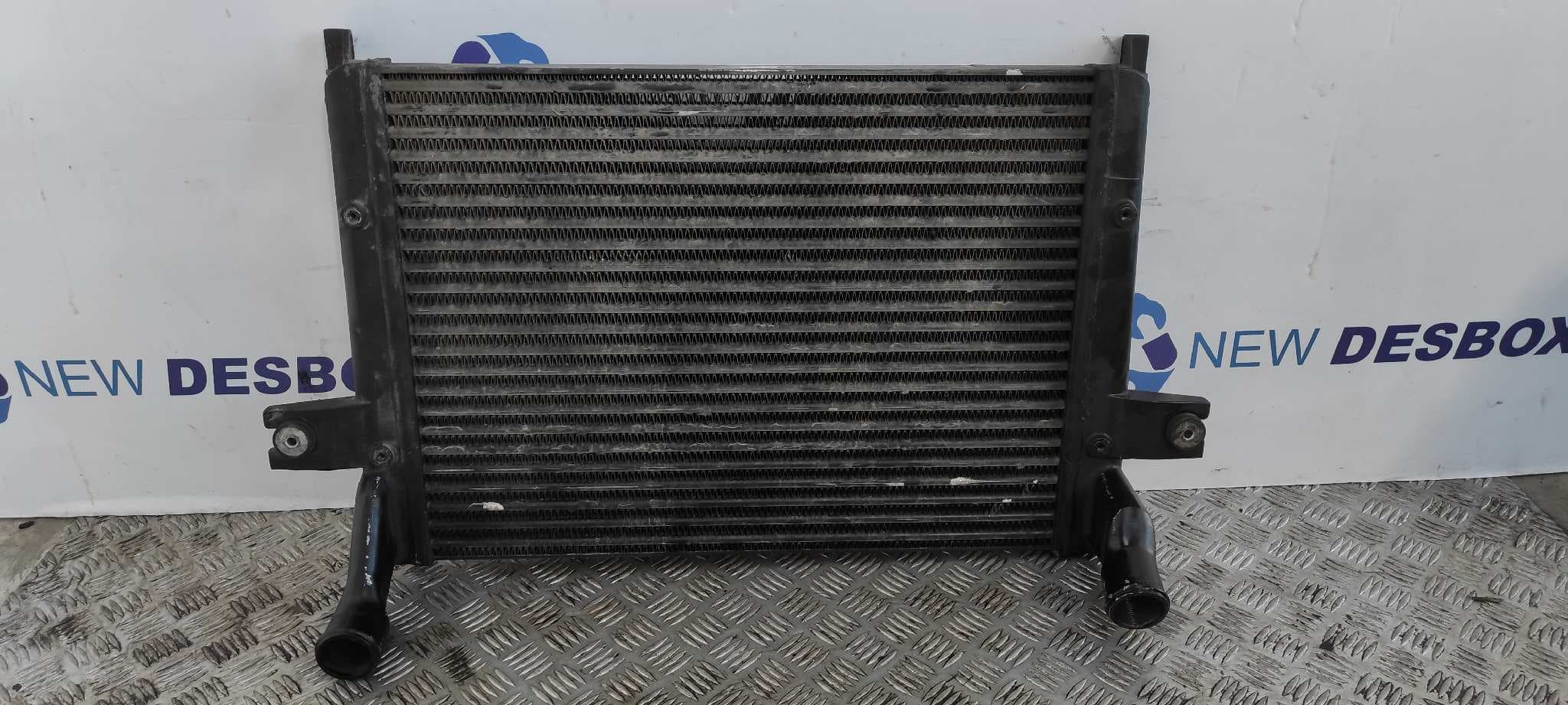 Recambio de INTERCOOLER para CHRYSLER JEEP GR.CHEROKEE (WJ/WG) 3.1 TD Limited VM73B referencia OEM IAM 52079499AC   - PLATA