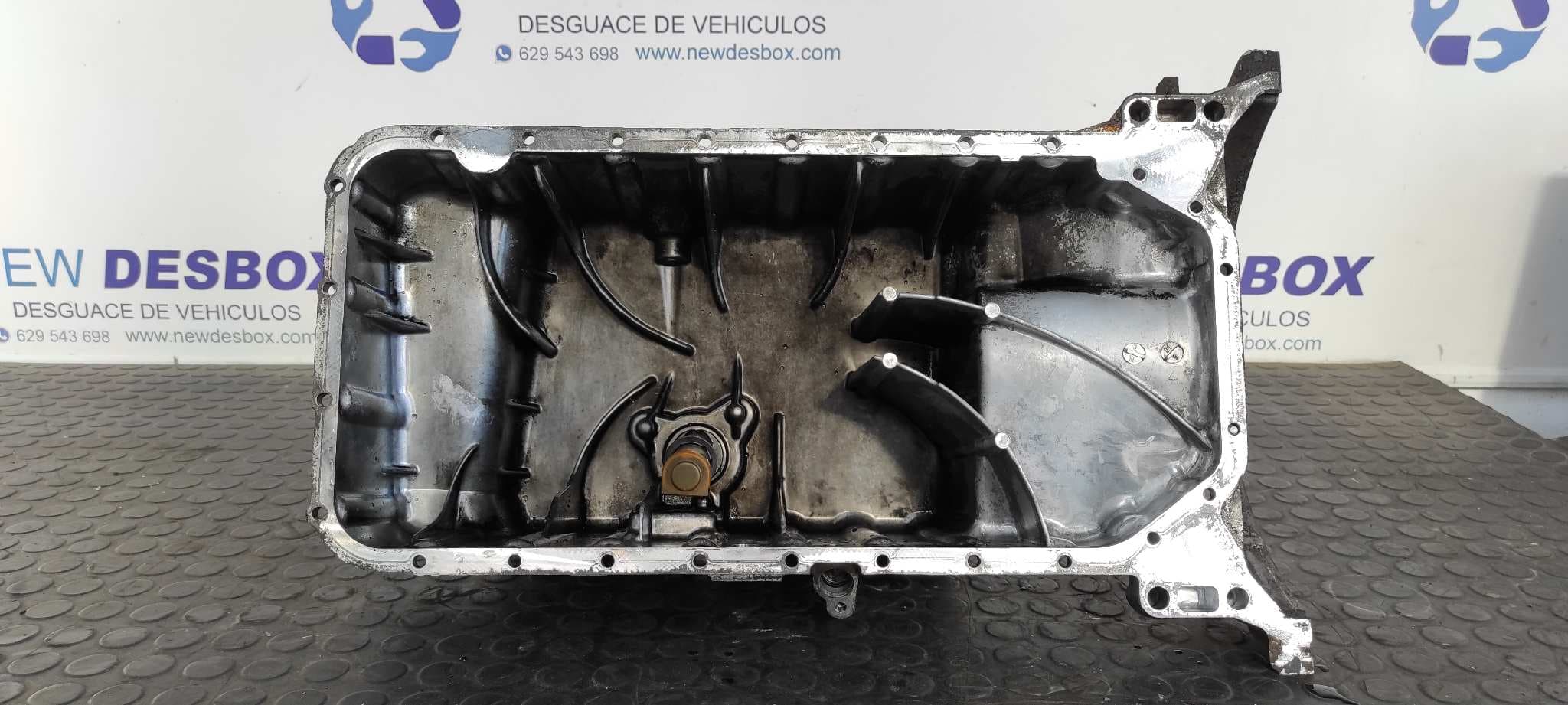 Recambio de CARTER para MERCEDES-BENZ VITO CAJA CERRADA 6.03 -> 109  CDI  Compacto  (639.601) 646983 referencia OEM IAM R6110140202   - BLANCO