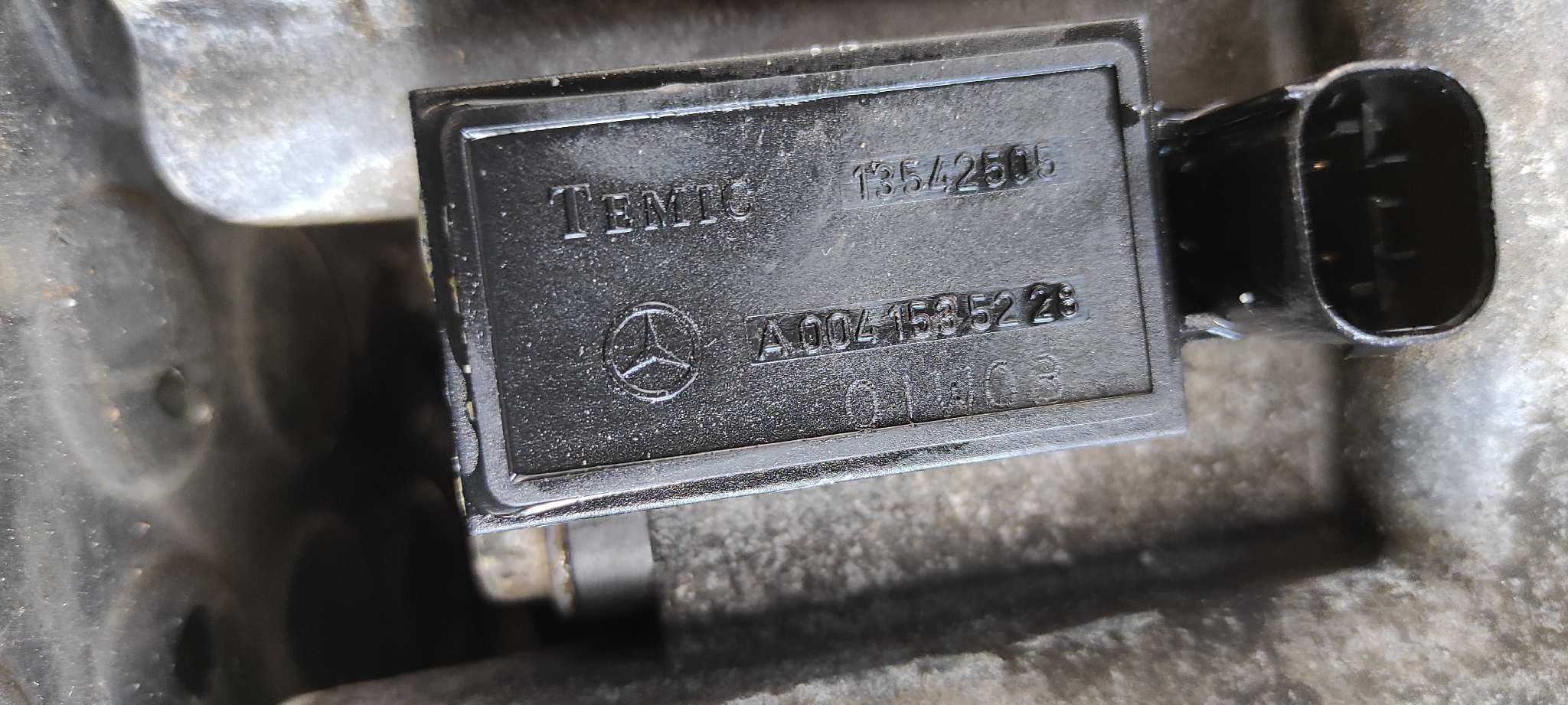 Recambio de CARTER para MERCEDES-BENZ VITO CAJA CERRADA 6.03 -> 109  CDI  Compacto  (639.601) 646983 referencia OEM IAM R6110140202   - BLANCO 6