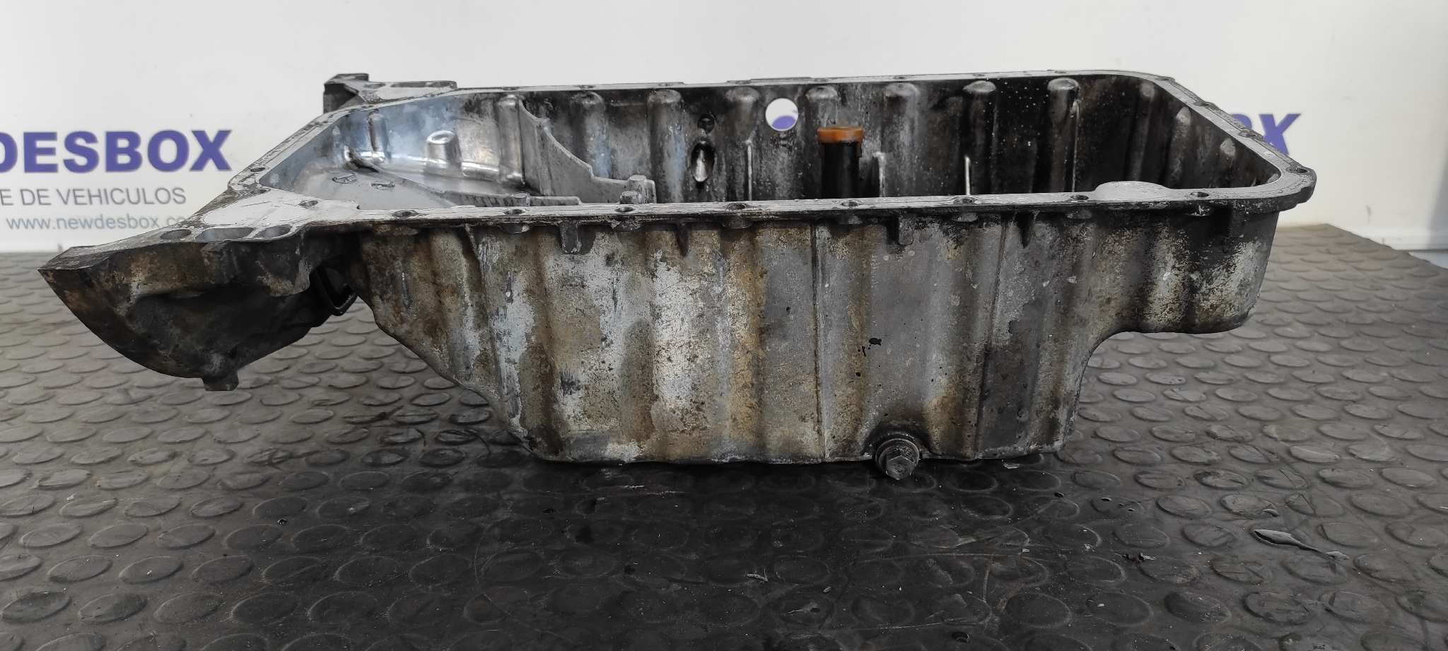 Recambio de CARTER para MERCEDES-BENZ VITO CAJA CERRADA 6.03 -> 109  CDI  Compacto  (639.601) 646983 referencia OEM IAM R6110140202   - BLANCO 8