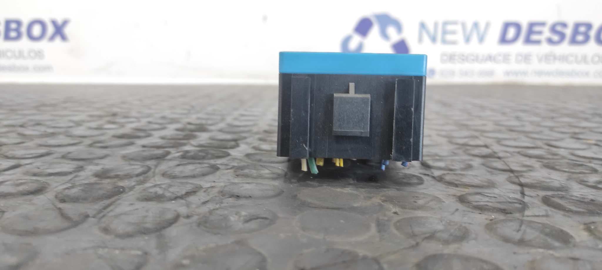 Recambio de CAJA RELES / FUSIBLES para RENAULT SCENIC (JA..) 1.9 D RT F9Q A7 referencia OEM IAM 1096033   - BLANCO 5