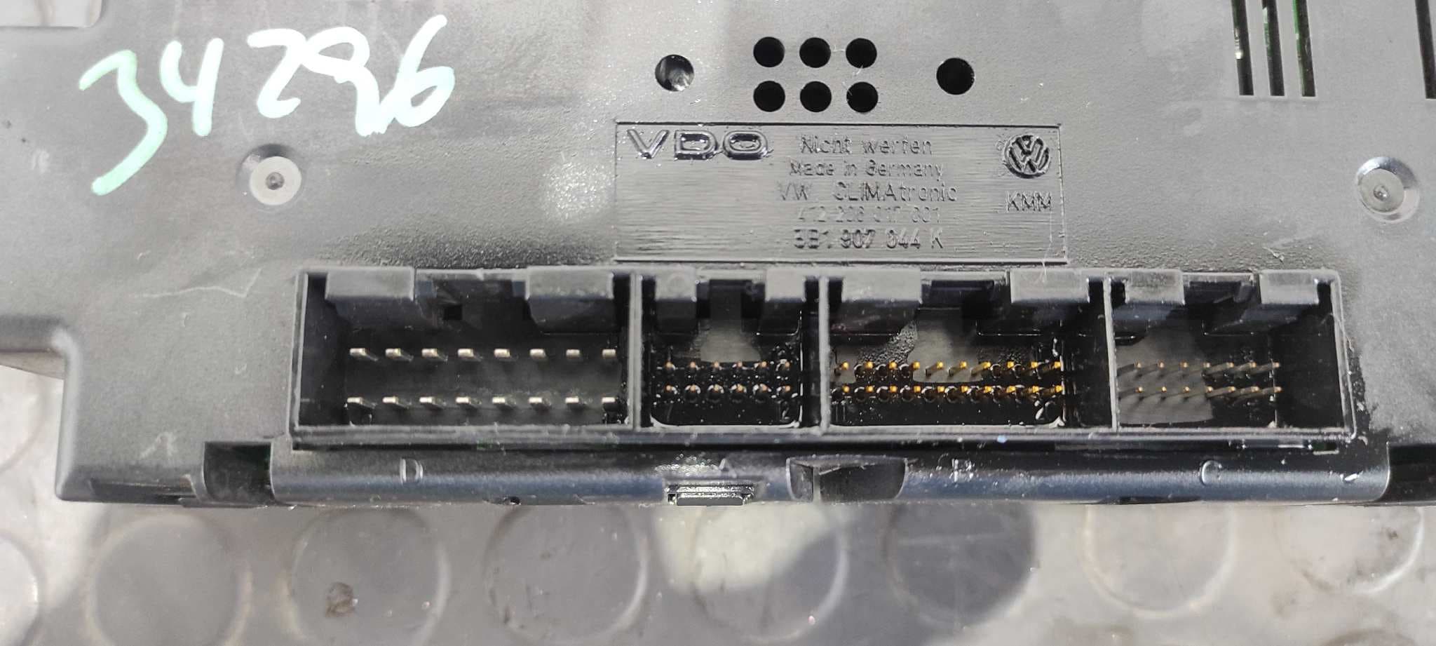 Recambio de MANDO CLIMATIZADOR para VOLKSWAGEN PASSAT BERLINA (3B3) Comfortline AVB referencia OEM IAM 3B1907044K   - BLANCO 2