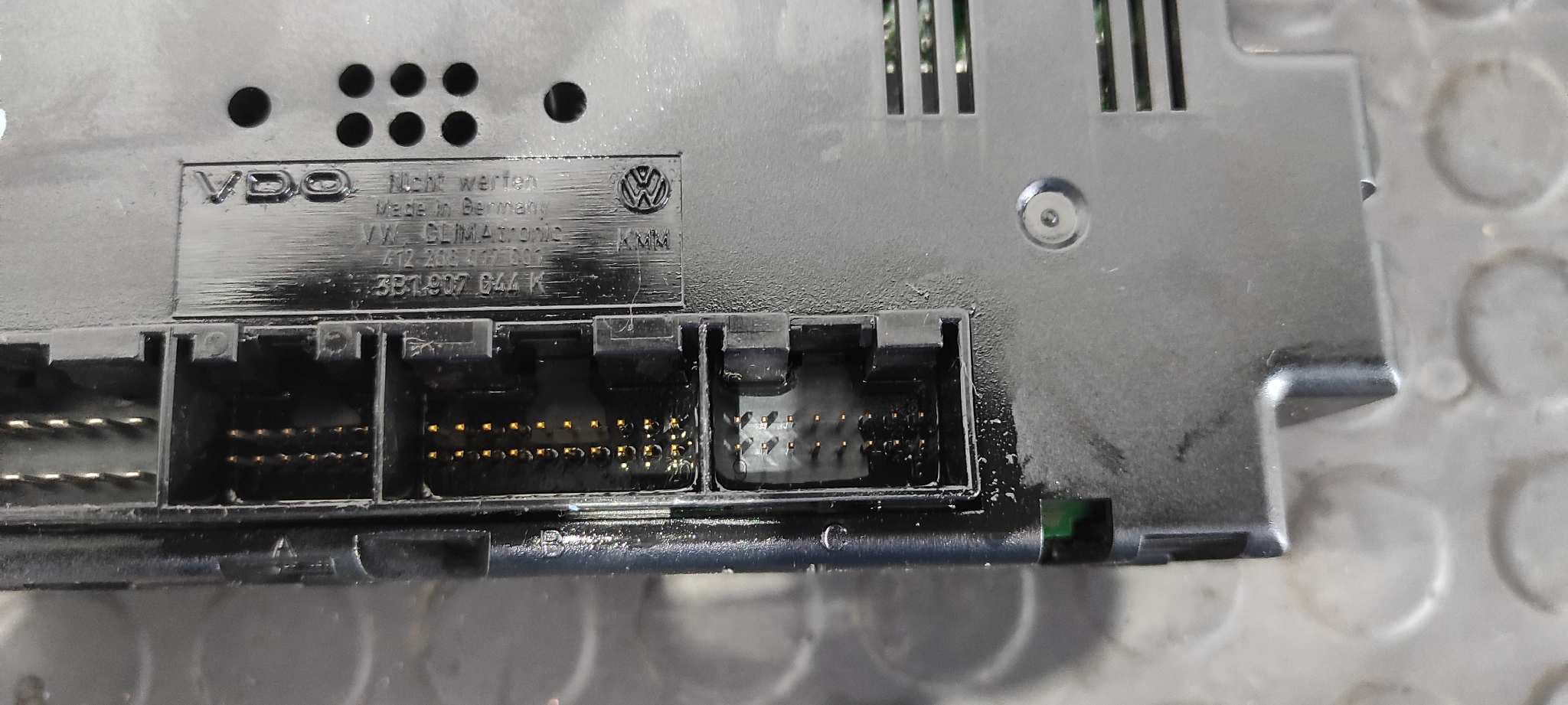 Recambio de MANDO CLIMATIZADOR para VOLKSWAGEN PASSAT BERLINA (3B3) Comfortline AVB referencia OEM IAM 3B1907044K   - BLANCO 3
