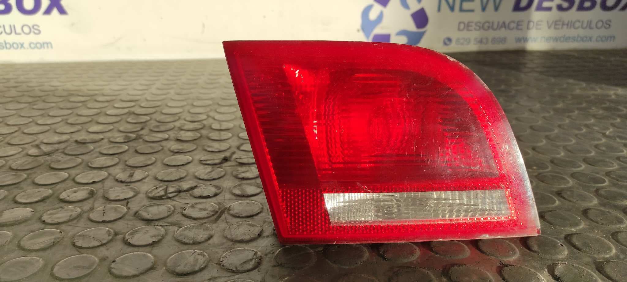 Recambio de PILOTO PORTON IZQUIERDO para AUDI A3 SPORTBACK (8P) 2.0 TDI BKD referencia OEM IAM 8P4945093B   - BLANCO