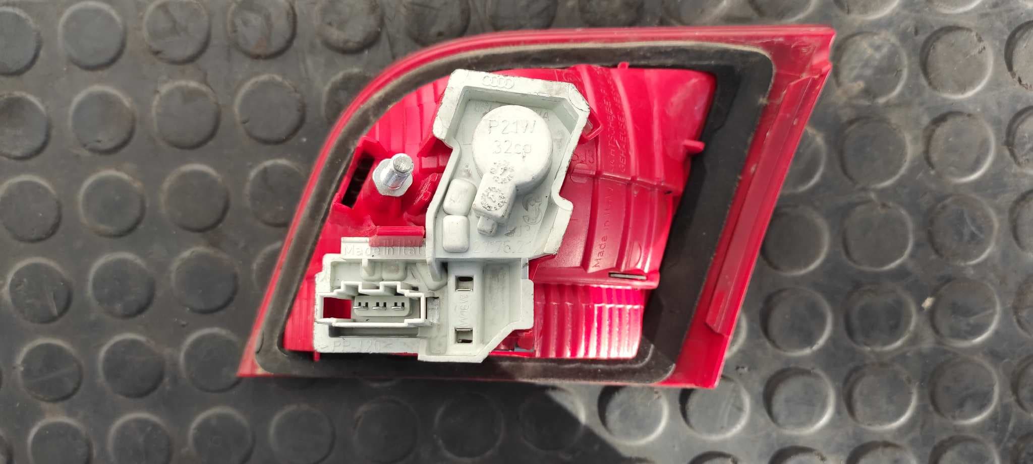 Recambio de PILOTO PORTON IZQUIERDO para AUDI A3 SPORTBACK (8P) 2.0 TDI BKD referencia OEM IAM 8P4945093B   - BLANCO 2