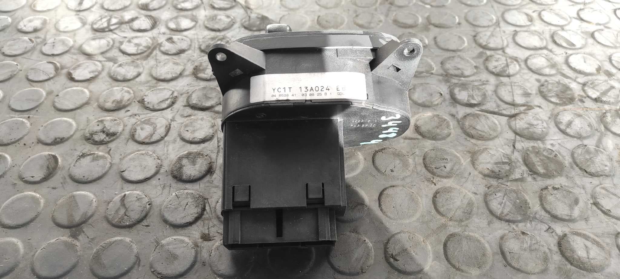 Recambio de MANDO LUCES para FORD TRANSIT CAJA CERRADA, CORTA (FY) (2000 =>) FT  260   2.0 ABFA referencia OEM IAM YC1T13A024EB   - BLANCO 3