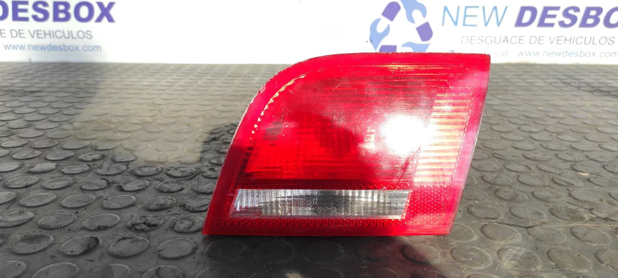 Recambio de PILOTO PORTON DERECHO para AUDI A3 SPORTBACK (8P) 2.0 TDI BKD referencia OEM IAM 8P4945094B   - BLANCO