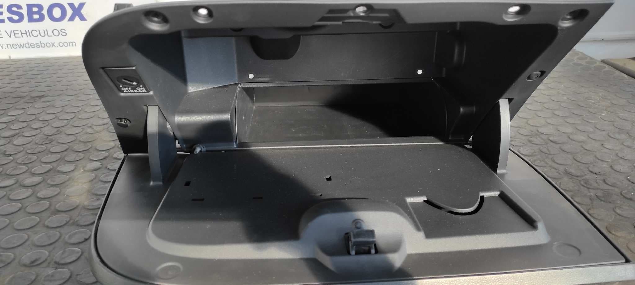 Recambio de GUANTERA para SEAT IBIZA SC (6P5) FR Crono CUT referencia OEM IAM 6P1857095   - BLANCO 4
