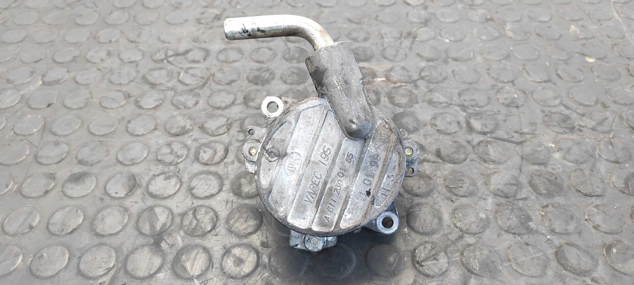 Recambio de DEPRESOR FRENO / BOMBA VACIO para MERCEDES-BENZ VITO CAJA CERRADA 6.03 -> 109  CDI  Compacto  (639.601) 646983 referencia OEM IAM A6112300165   - BLANCO