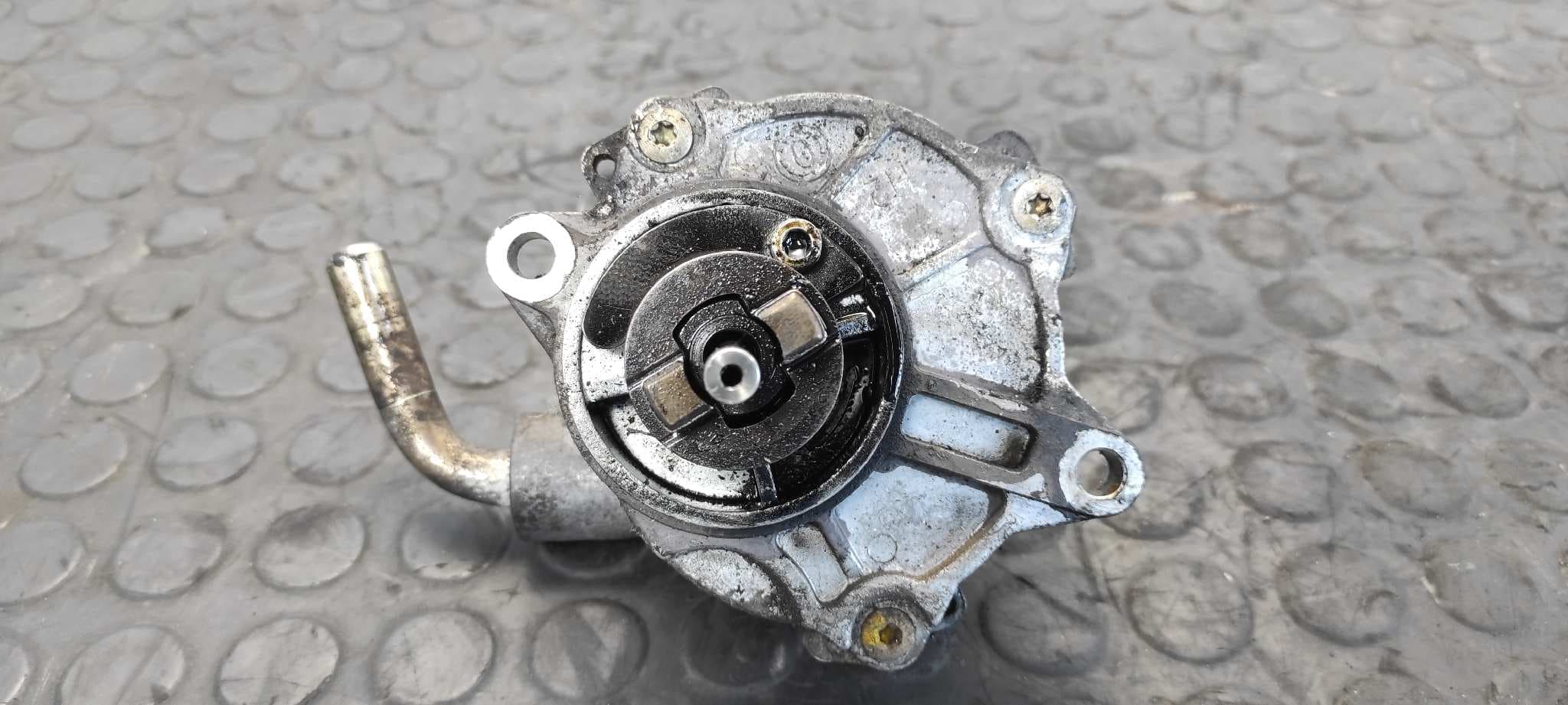Recambio de DEPRESOR FRENO / BOMBA VACIO para MERCEDES-BENZ VITO CAJA CERRADA 6.03 -> 109  CDI  Compacto  (639.601) 646983 referencia OEM IAM A6112300165   - BLANCO 4