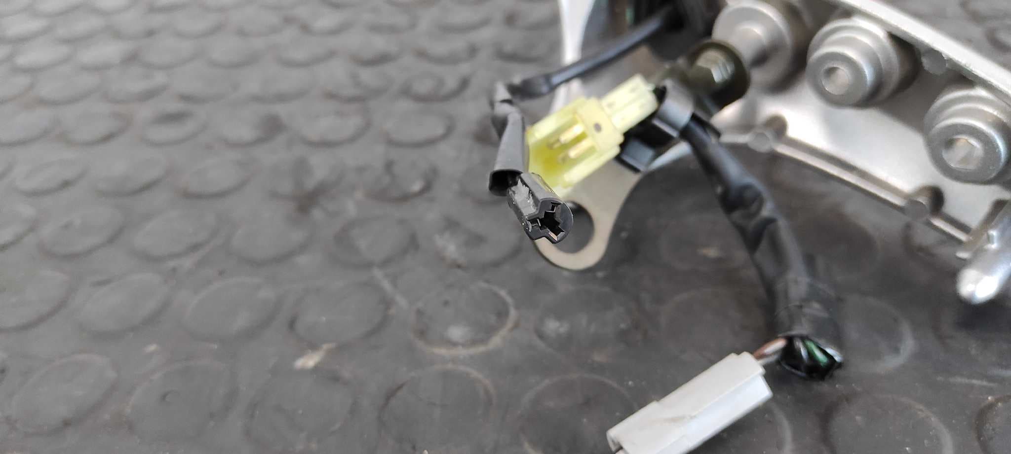 Recambio de PILOTO DELANTERO DERECHO para YAMAHA FZ 1 / FZ 6 FAZER FZ 6 Fazer S2  (RJ14) J5D7E referencia OEM IAM 1B3002   - NEGRO 8