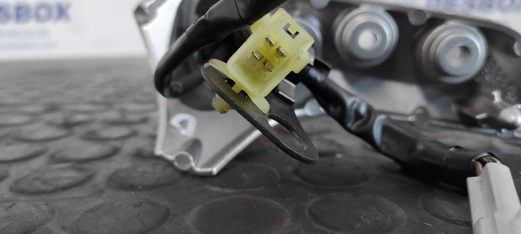 Recambio de PILOTO DELANTERO DERECHO para YAMAHA FZ 1 / FZ 6 FAZER FZ 6 Fazer S2  (RJ14) J5D7E referencia OEM IAM 1B3002   - NEGRO 10