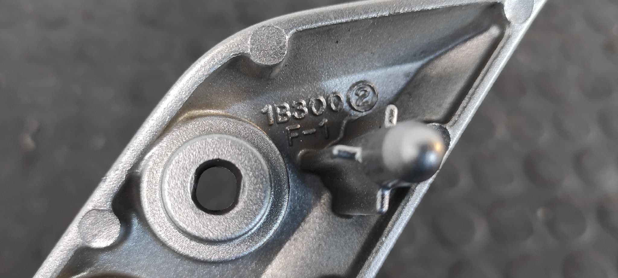 Recambio de PILOTO DELANTERO DERECHO para YAMAHA FZ 1 / FZ 6 FAZER FZ 6 Fazer S2  (RJ14) J5D7E referencia OEM IAM 1B3002   - NEGRO 6