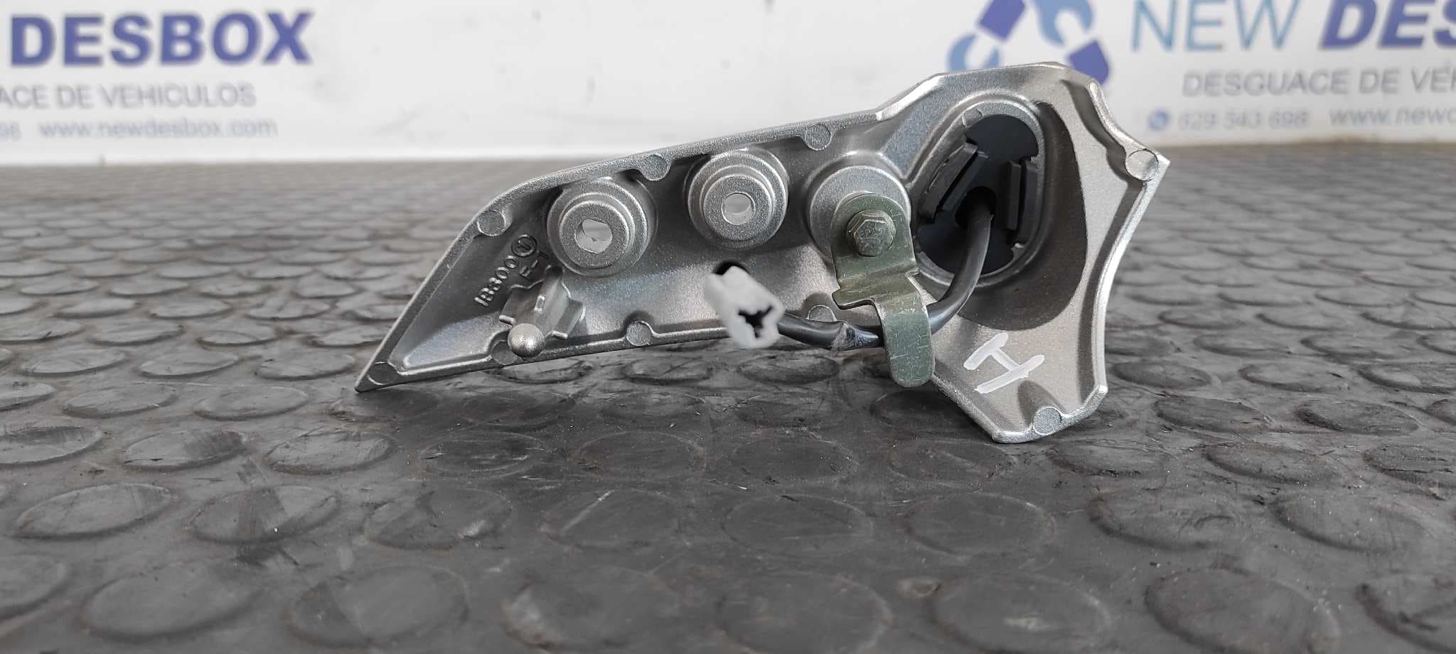 Recambio de PILOTO DELANTERO IZQUIERDO para YAMAHA FZ 1 / FZ 6 FAZER FZ 6 Fazer S2  (RJ14) J5D7E referencia OEM IAM 1B3001   - NEGRO 2