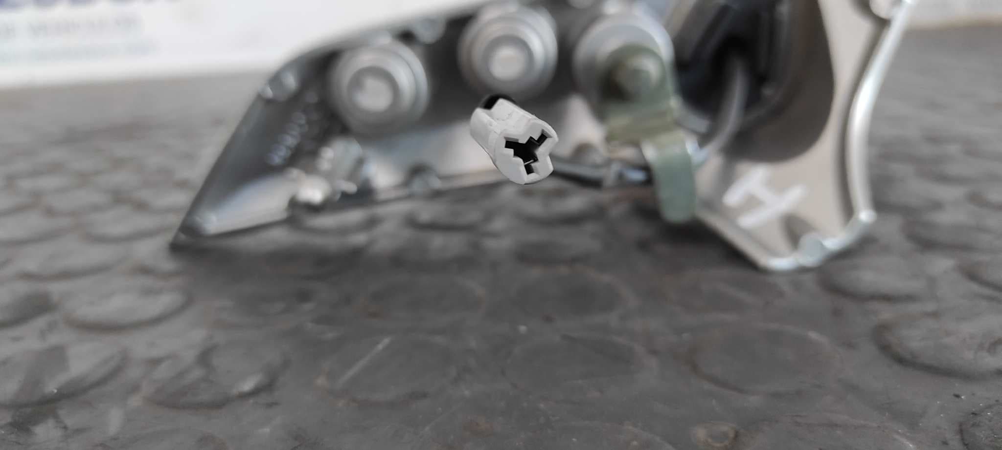 Recambio de PILOTO DELANTERO IZQUIERDO para YAMAHA FZ 1 / FZ 6 FAZER FZ 6 Fazer S2  (RJ14) J5D7E referencia OEM IAM 1B3001   - NEGRO 5