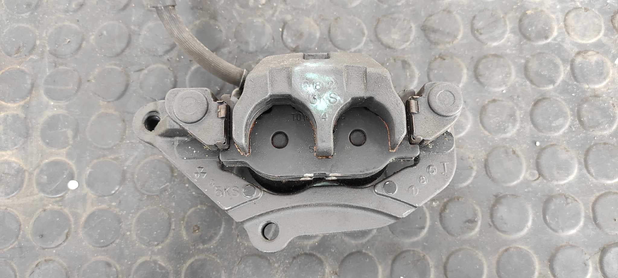 Recambio de PINZA DE FRENO DELANTERA DERECHA para YAMAHA FZ 1 / FZ 6 FAZER FZ 6 Fazer S2  (RJ14) J5D7E referencia OEM IAM 5KS   - NEGRO 4