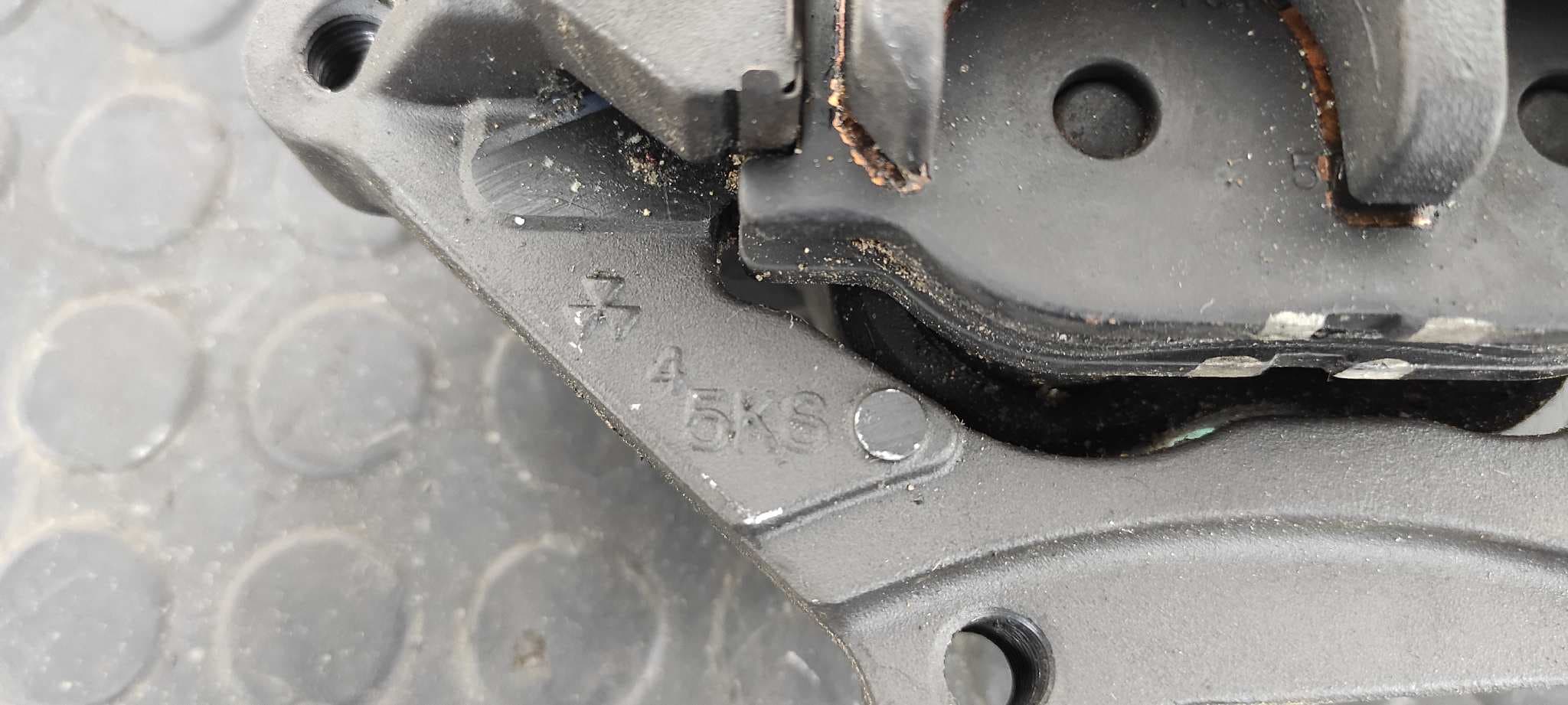 Recambio de PINZA DE FRENO DELANTERA DERECHA para YAMAHA FZ 1 / FZ 6 FAZER FZ 6 Fazer S2  (RJ14) J5D7E referencia OEM IAM 5KS   - NEGRO 5