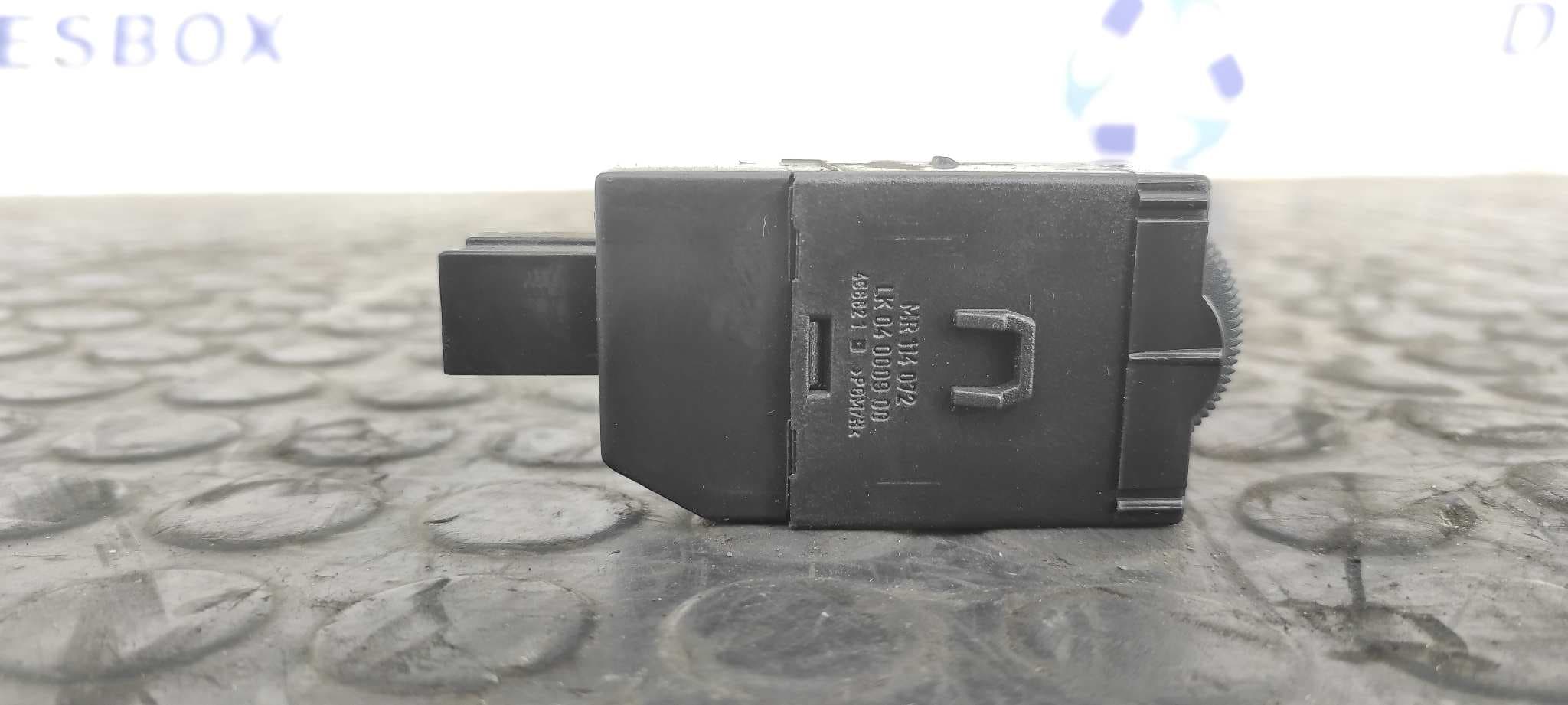 Recambio de INTERRUPTOR para MITSUBISHI CARISMA BERLINA 5 (DA0) 1900 DI-D Avance F9Q2 referencia OEM IAM MR114072   - BLANCO 2