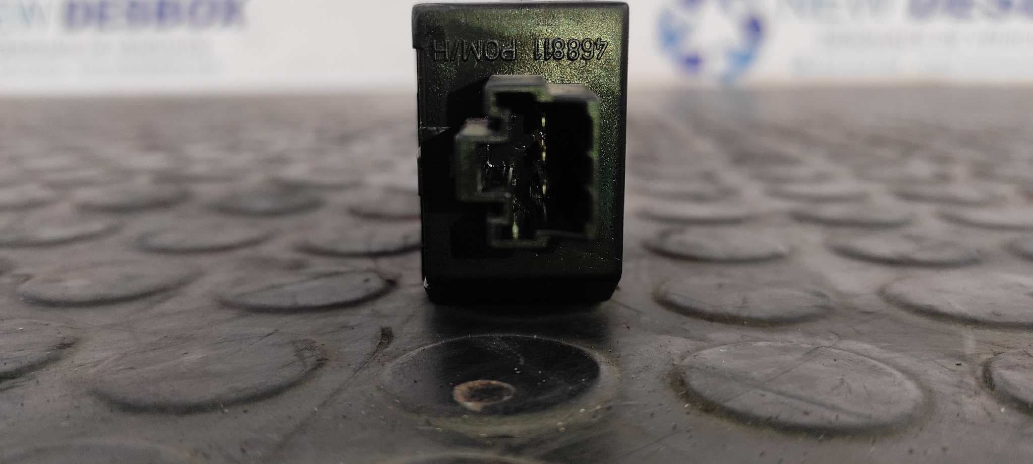 Recambio de INTERRUPTOR para MITSUBISHI CARISMA BERLINA 5 (DA0) 1900 DI-D Avance F9Q2 referencia OEM IAM MR114072   - BLANCO 4