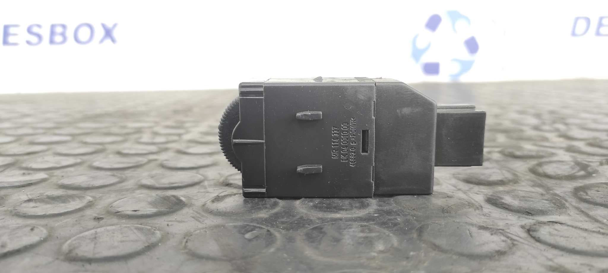 Recambio de INTERRUPTOR para MITSUBISHI CARISMA BERLINA 5 (DA0) 1900 DI-D Avance F9Q2 referencia OEM IAM MR114337   - BLANCO 3