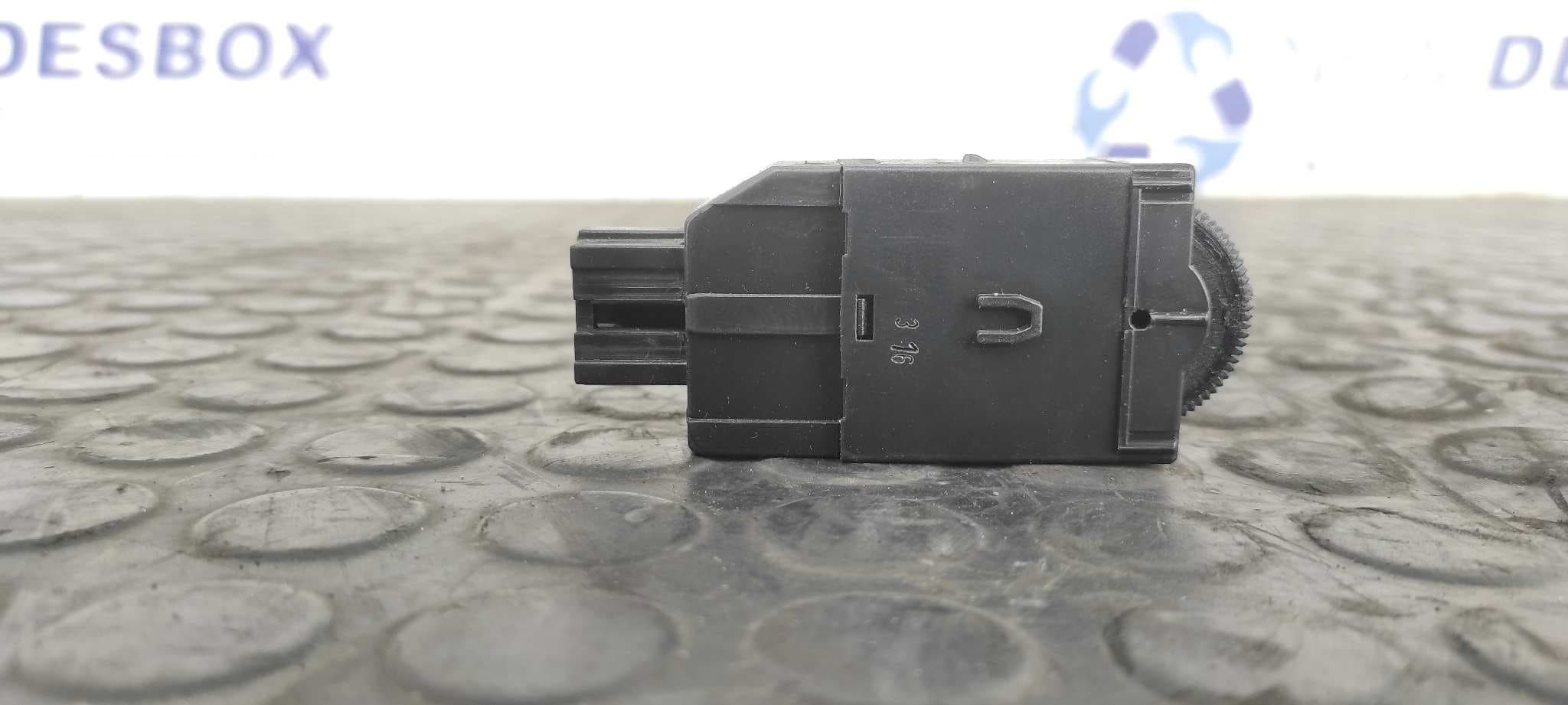 Recambio de INTERRUPTOR para MITSUBISHI CARISMA BERLINA 5 (DA0) 1900 DI-D Avance F9Q2 referencia OEM IAM MR114337   - BLANCO 5